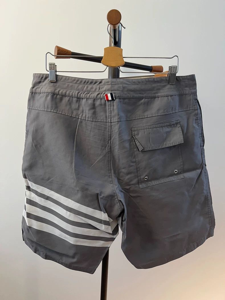 Thom Browne Thom Browne size3 Gray nylon striped shorts Size US 27 - 2 Thumbnail