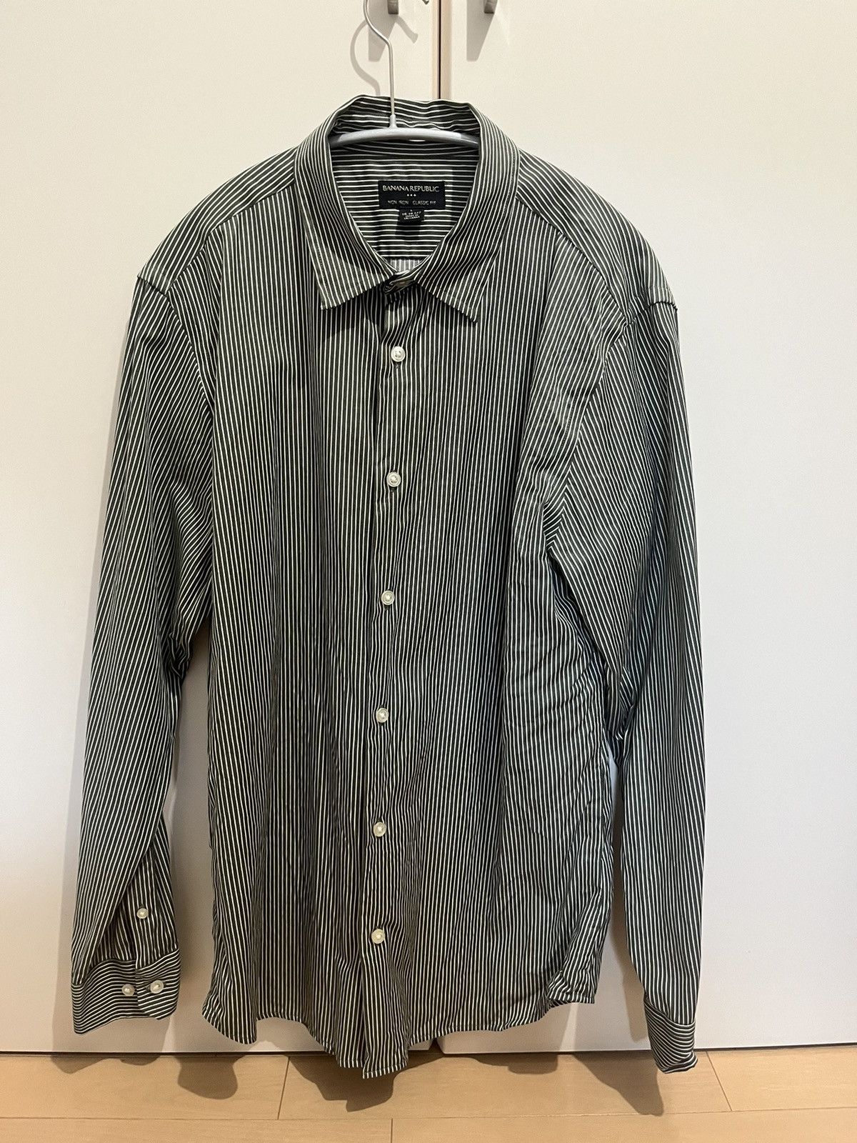Banana Republic BANANA REPUBLIC CLASSIC FIT GREEN STRIPE SHIRT Size US M / EU 48-50 / 2 - 1 Thumbnail