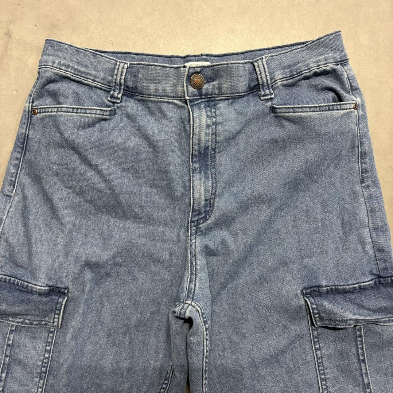 Vintage Crazy Vintage Y2K/2000s Super Baggy Medium Wash Skater Style Cargo Denim Pants! Size US 32 / EU 48 - 2 Thumbnail