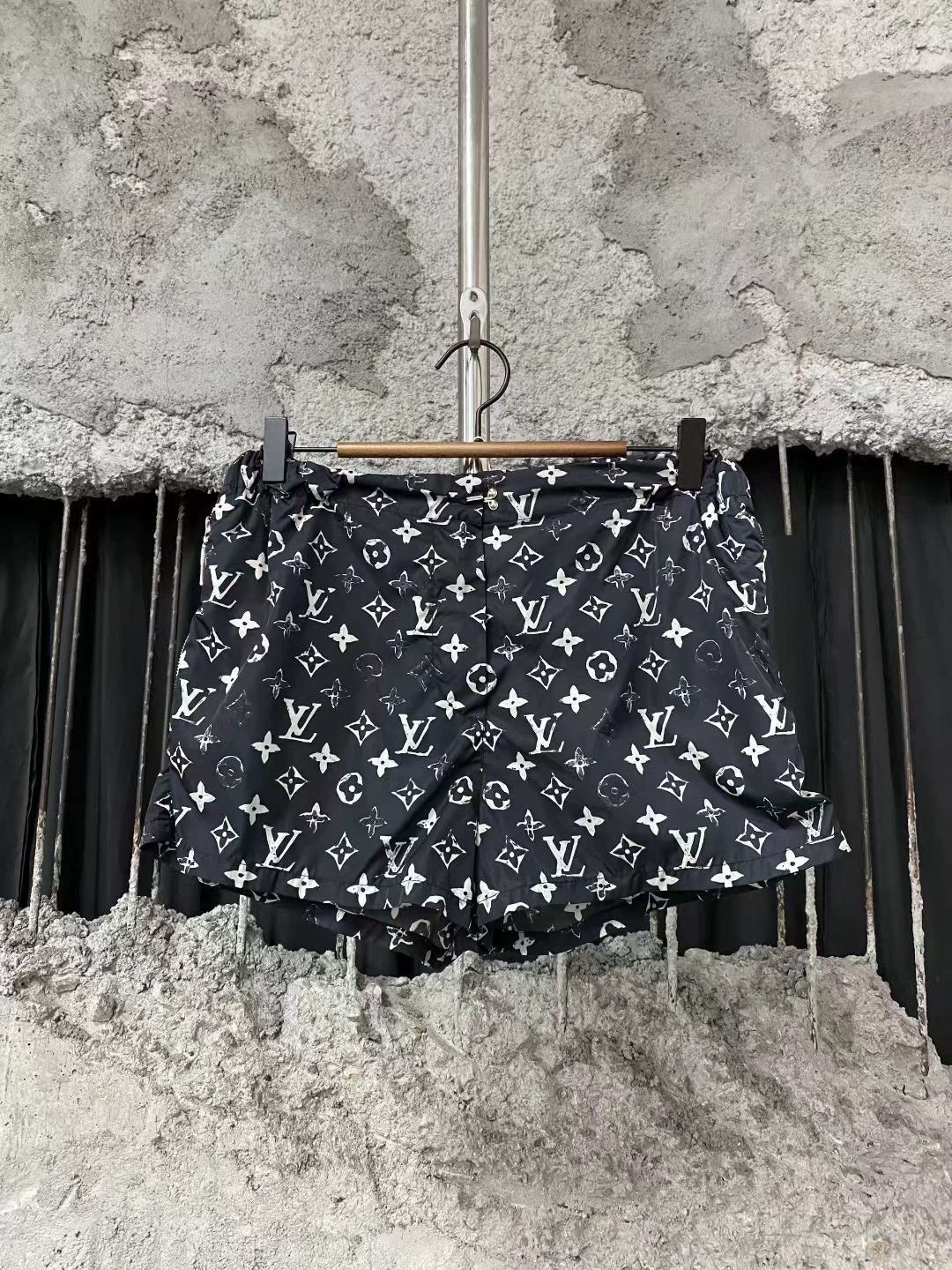 Louis Vuitton Louis Vuitton Monogram Print Shorts - dmc Size US 38 / EU 54 - 1 Thumbnail