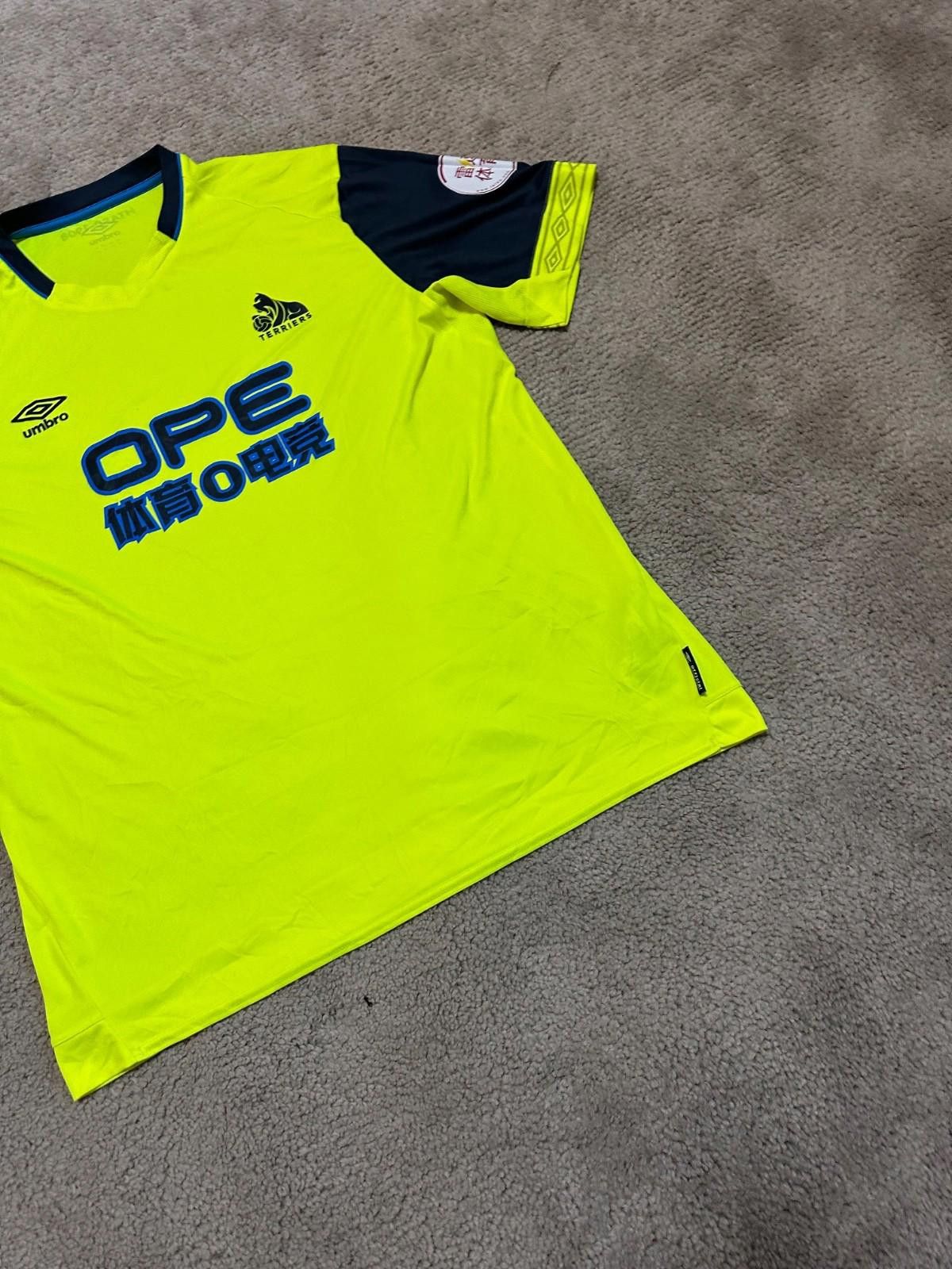 Umbro Huddersfield Town 2018/19 3rd football shirt jersey Umbro XL Size US XL / EU 56 / 4 - 2 Thumbnail