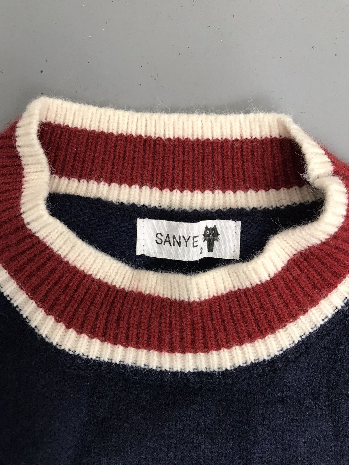 Other Rare embroidered sanye sweaters Size US M / EU 48-50 / 2 - 5 Thumbnail