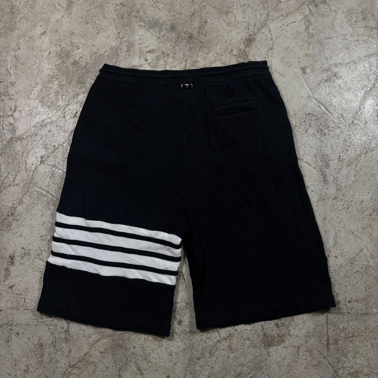 Thom Browne THOM BROWNE 4 BAR WAFFLE KNIT SHORT Size US 34 / EU 50 - 2 Thumbnail