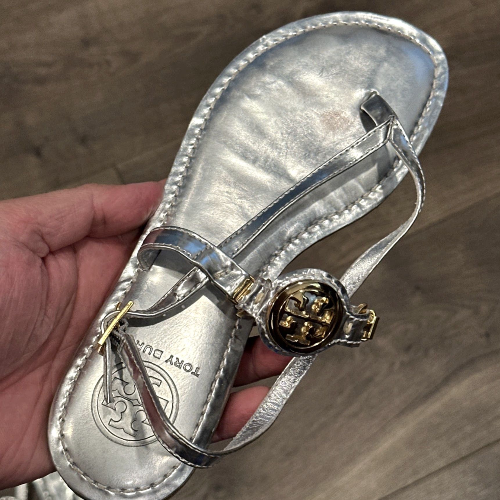 Tory Burch TORY BURCH ALI SILVER LEATHER THONG SANDALS FLAT WOMENS SIZE 5.5 M Size US 5.5 / IT 35.5 - 5 Thumbnail