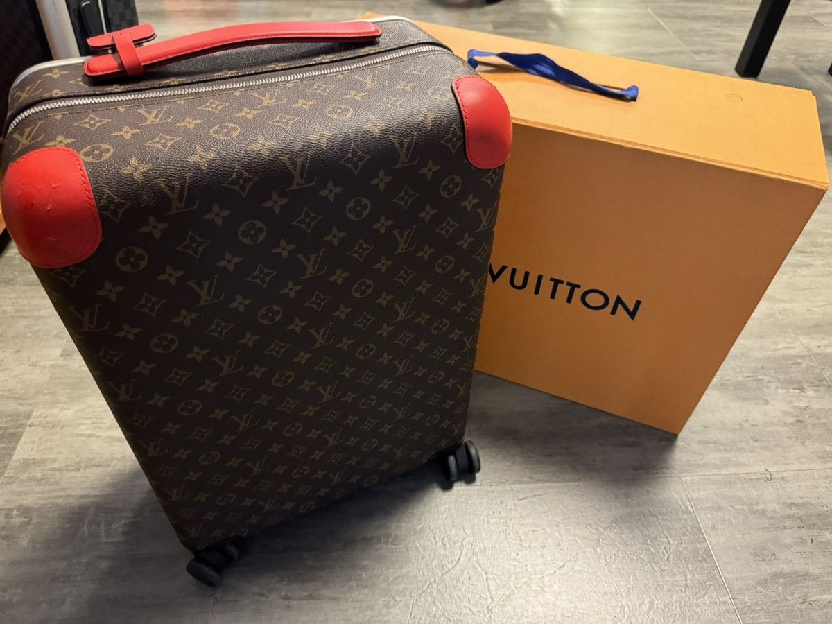 Louis Vuitton Horizon 55 Red