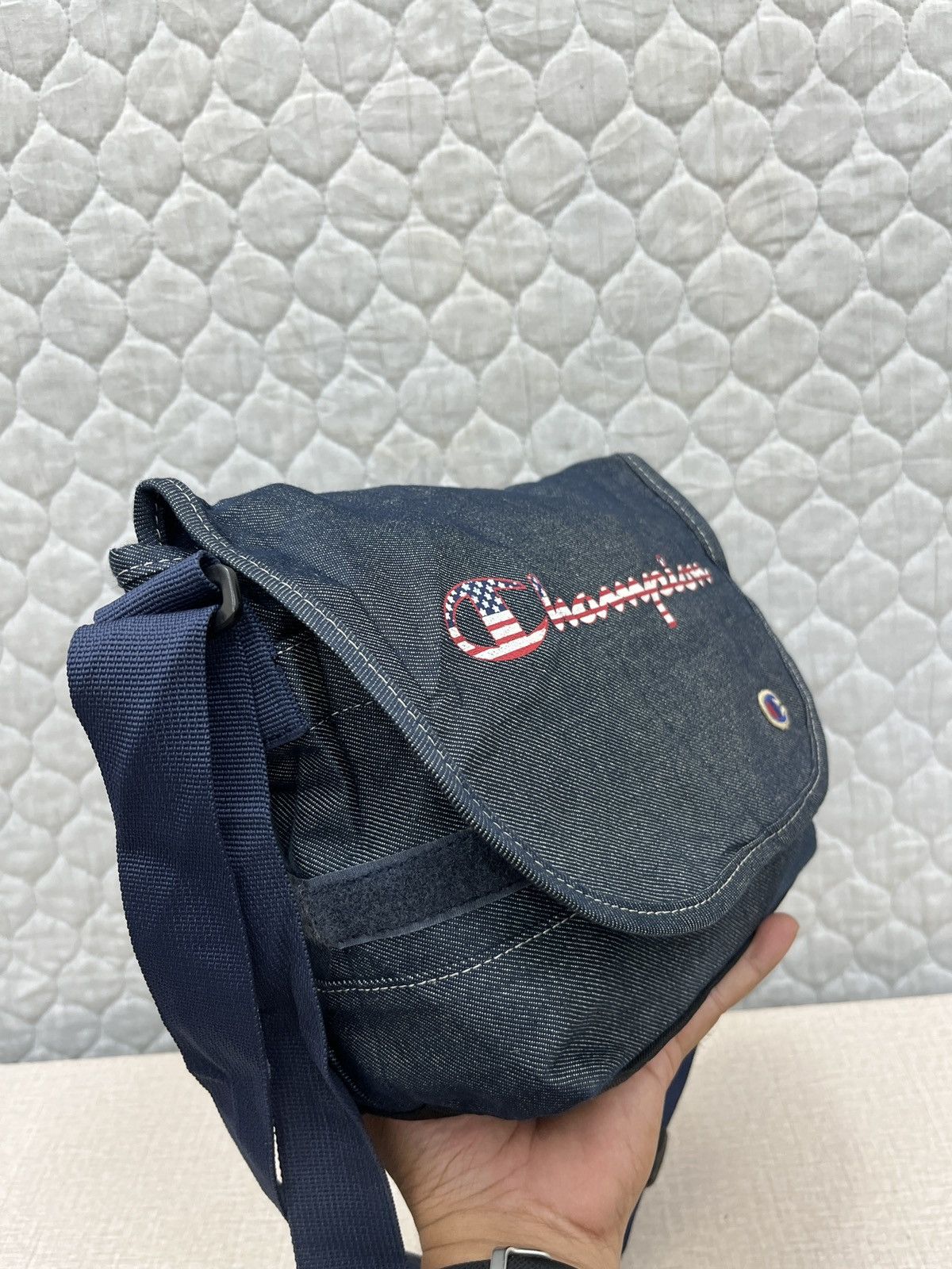 Champion × Lee 🔥🔥🔥STEALS CHAMPION & LEE RIDERS BAG Size ONE SIZE - 16 Thumbnail