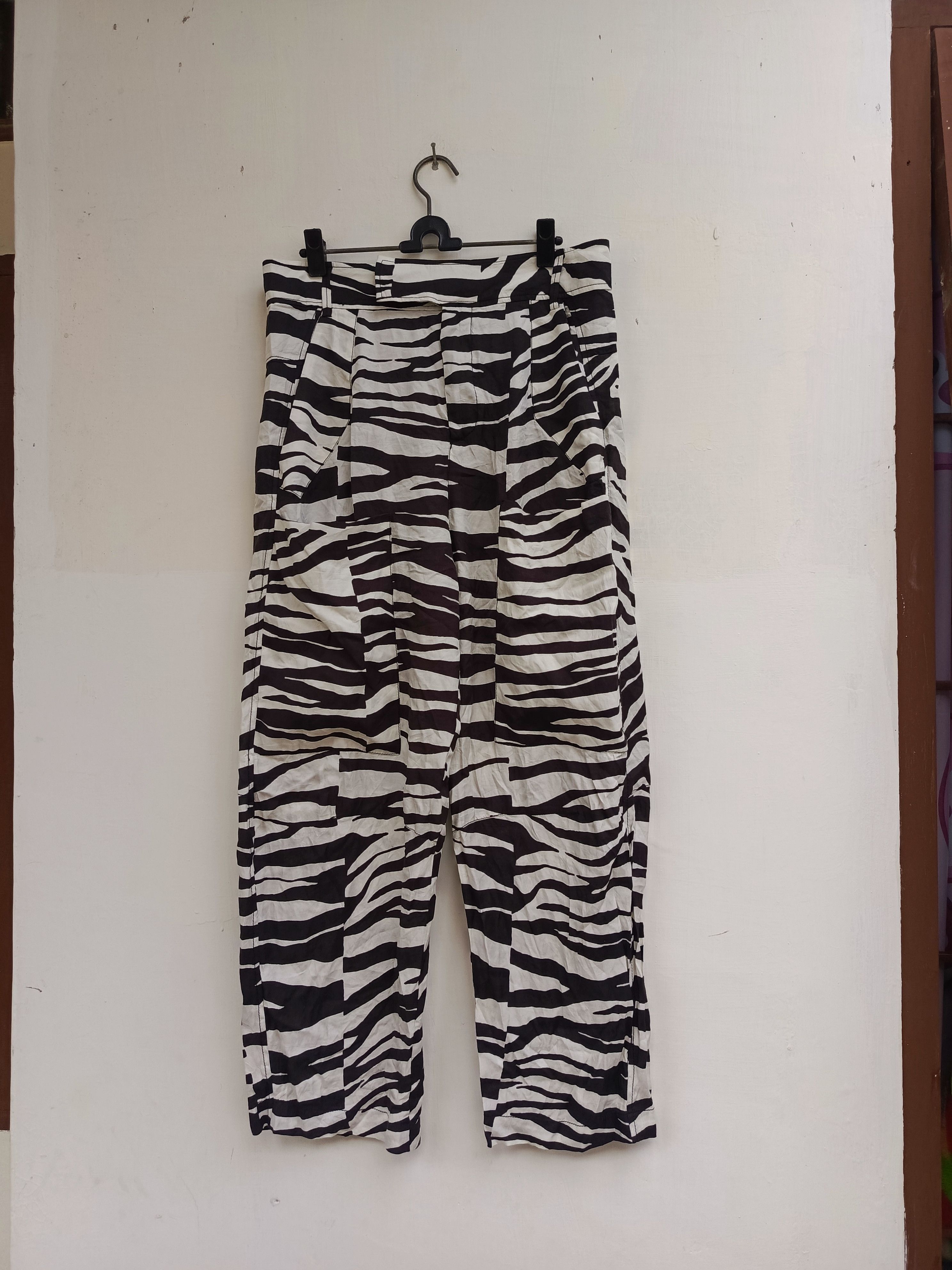 Zara Zara studio zebra pattern Size 28" / US 6 / IT 42 - 1 Thumbnail