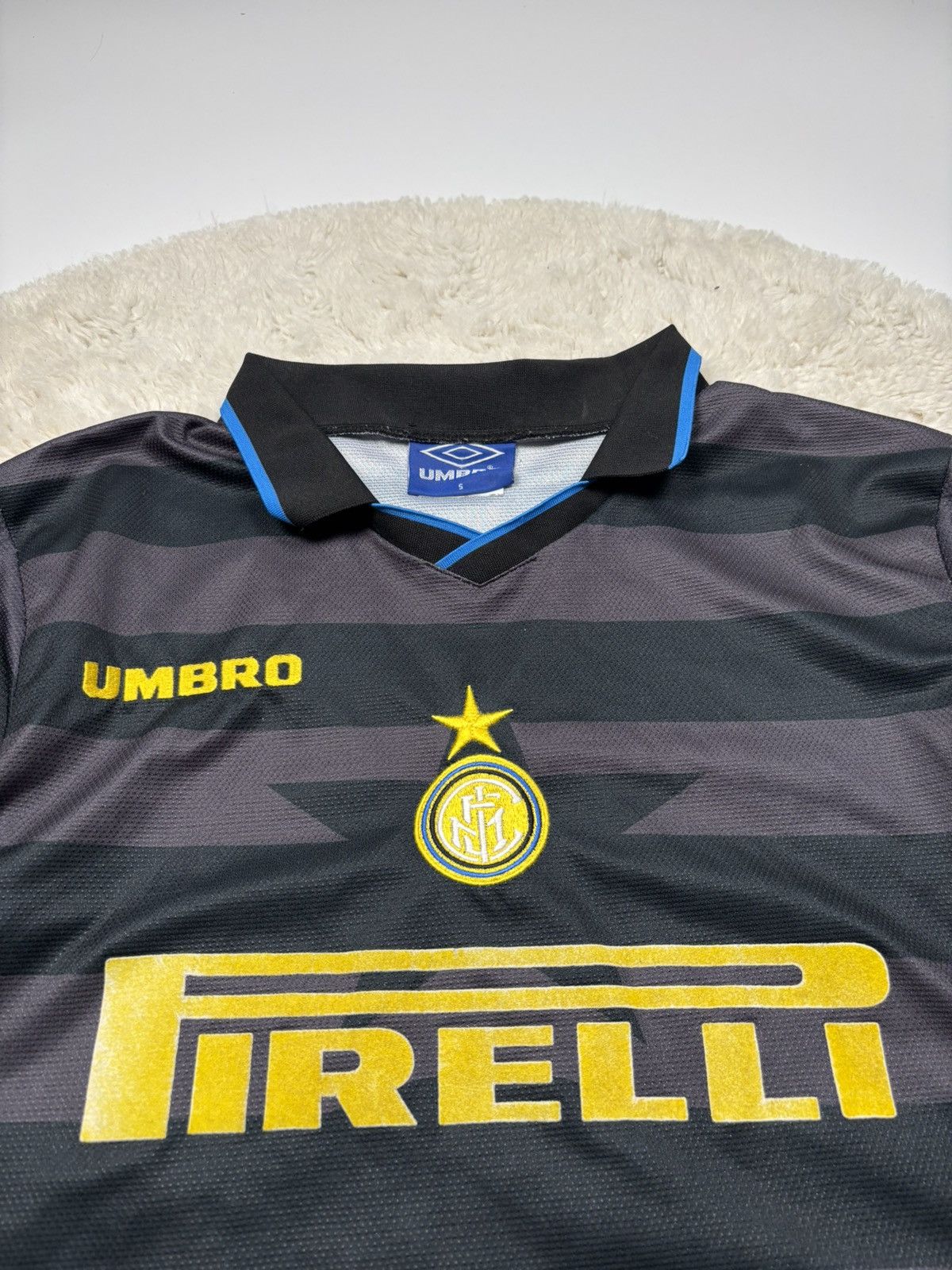 Umbro Vintage Umbro Inter Milan 1997/98 Retro Rare Soccer Jersey Size US S / EU 44-46 / 1 - 3 Thumbnail