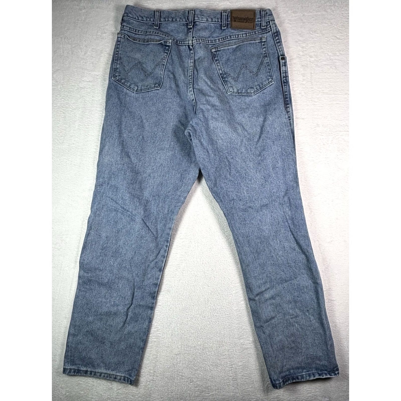 Wrangler Wrangler Jeans Men’s 38x32 Rugged Wear Blue Denim High Rise Regular Bootcut 5-Pocket Logo Cowboy Southwestern USA Mens Size US 38 / EU 54 - 2 Thumbnail