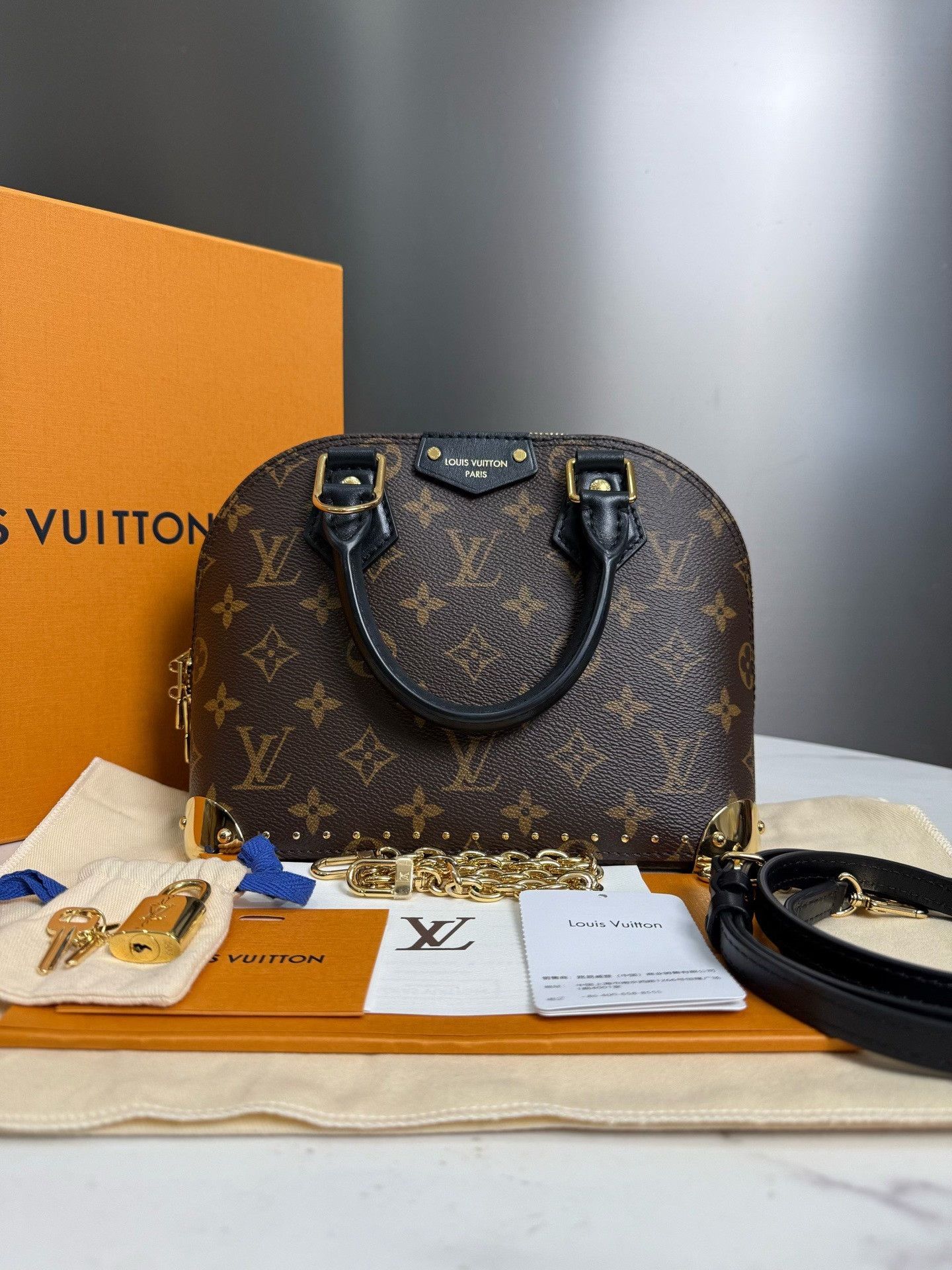 Louis Vuitton Pre-loved Bag Very good condition Size ONE SIZE - 1 Thumbnail