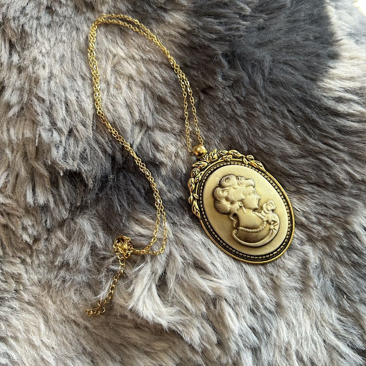 Handmade Handcrafted golden opalescent Victorian lady cameo necklace Size ONE SIZE - 6 Thumbnail