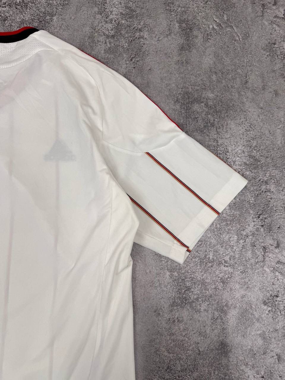 Adidas Liverpool FC 2010/11 Away Men's Football Jersey White Size M Size US M / EU 48-50 / 2 - 9 Thumbnail