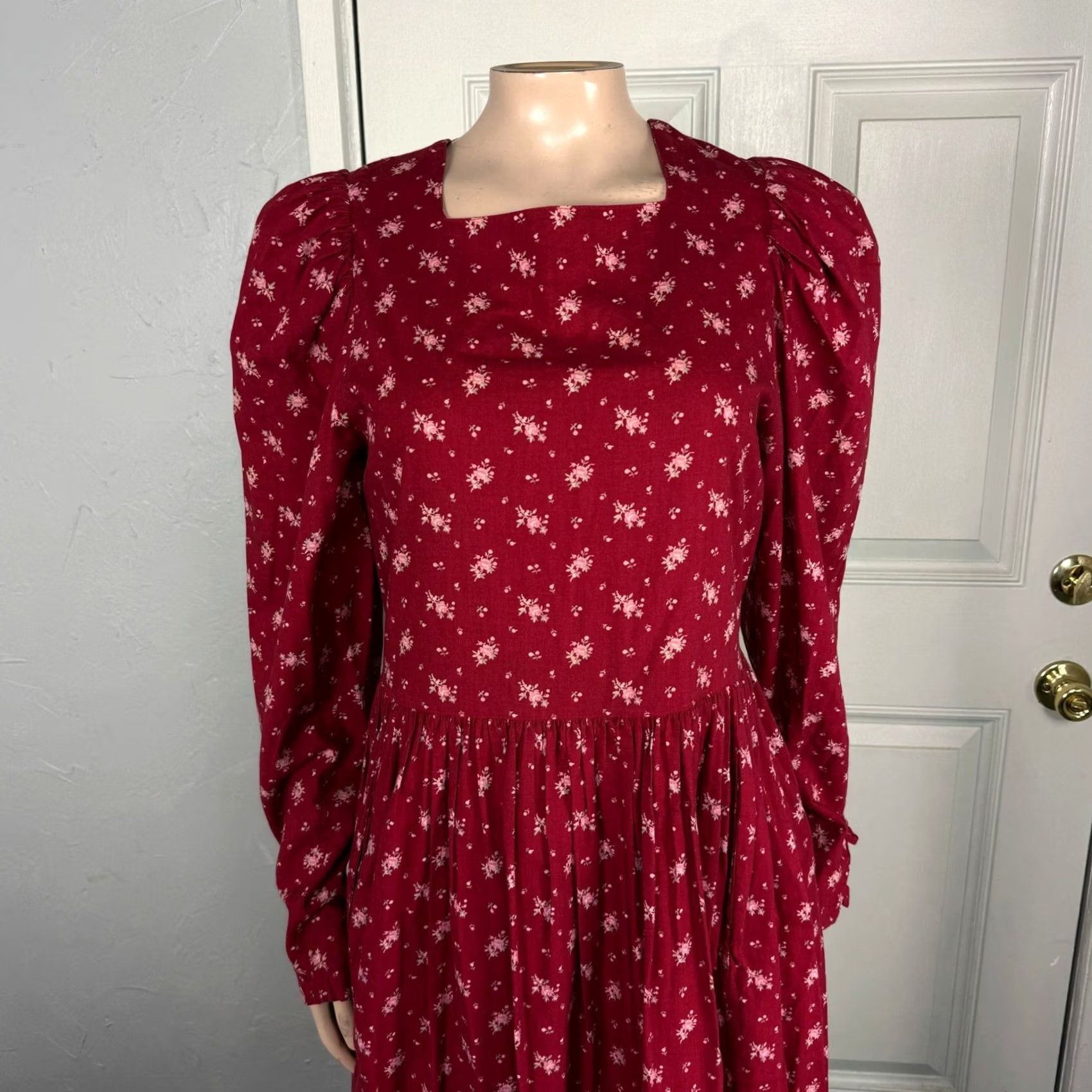 Laura Ashley VINTAGE Laura Ashley Dress Floral Cotton Women's Casual Midi Red Long Sleeve Crew Neck Button Cottagecore UK 12 US 10 Size L / US 10 / IT 46 - 2 Thumbnail
