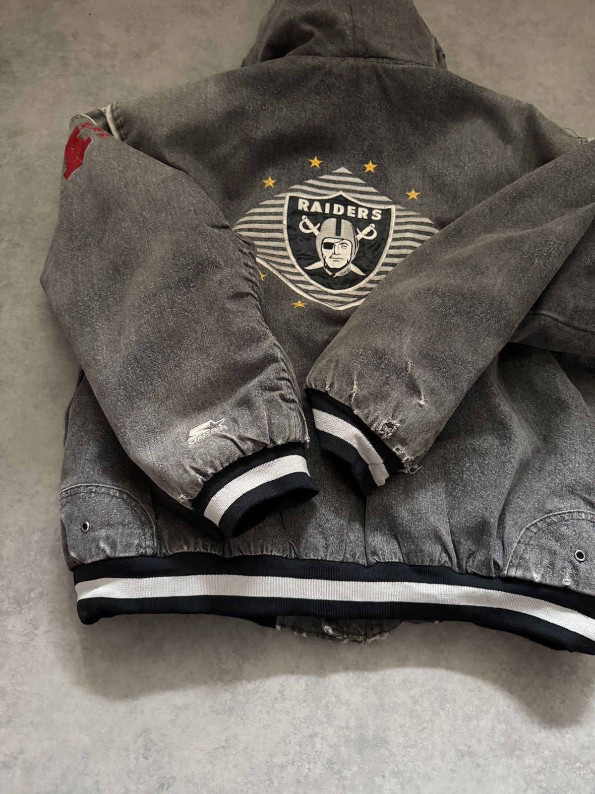Starter Rare 90s LA Raiders Bomberjacket NFL Starter Size L Size US L / EU 52-54 / 3 - 2 Thumbnail