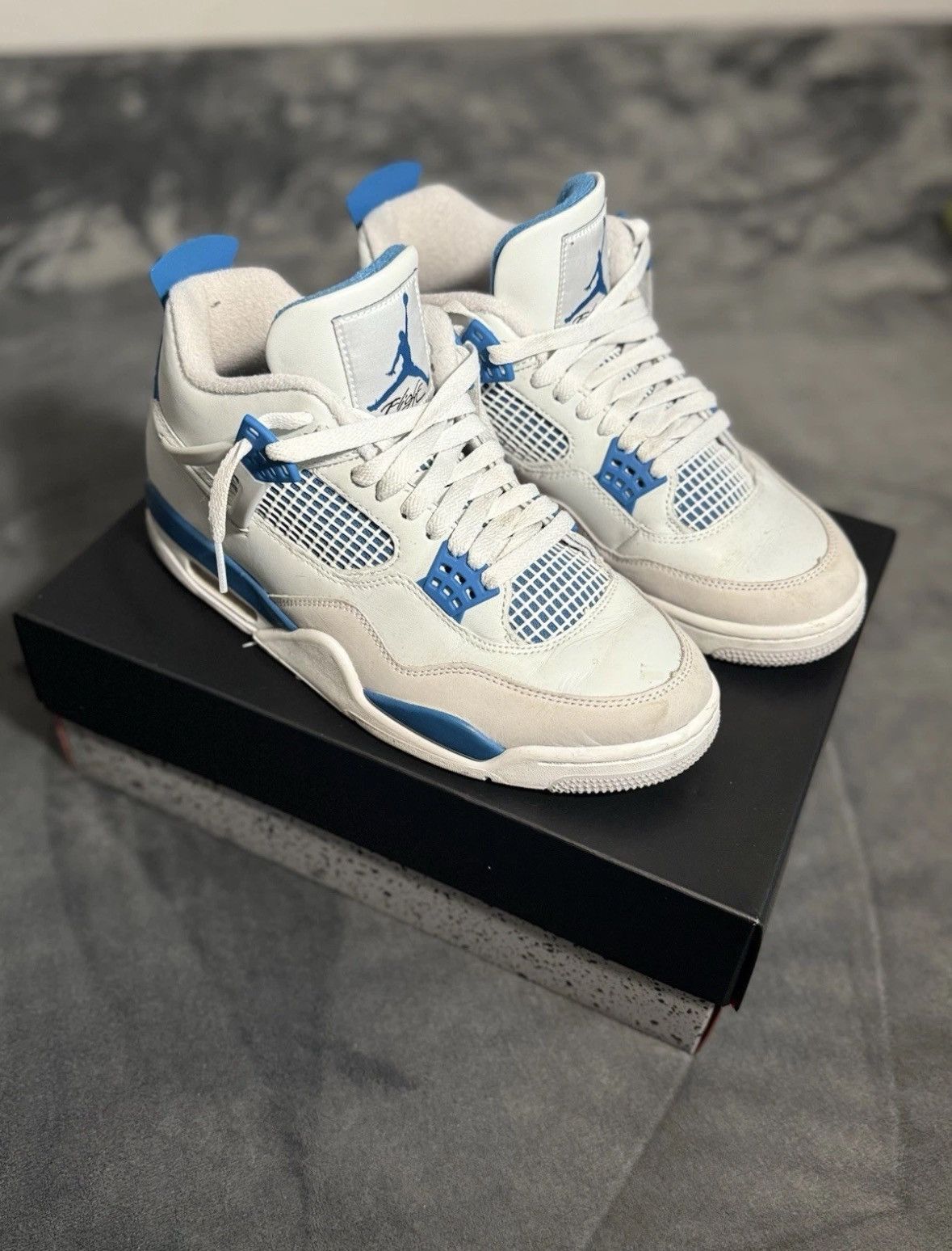 Nike Off White/Military Blue Jordan 4’s Size US 8.5 / EU 41-42 - 1 Thumbnail