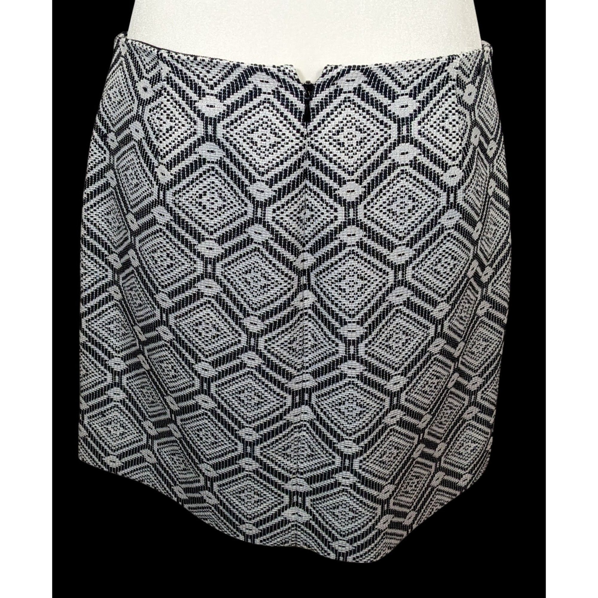 J.Crew J.Crew Black And White Diamon Jacquard Mini Skirt Size 30" / US 8 / IT 44 - 2 Thumbnail
