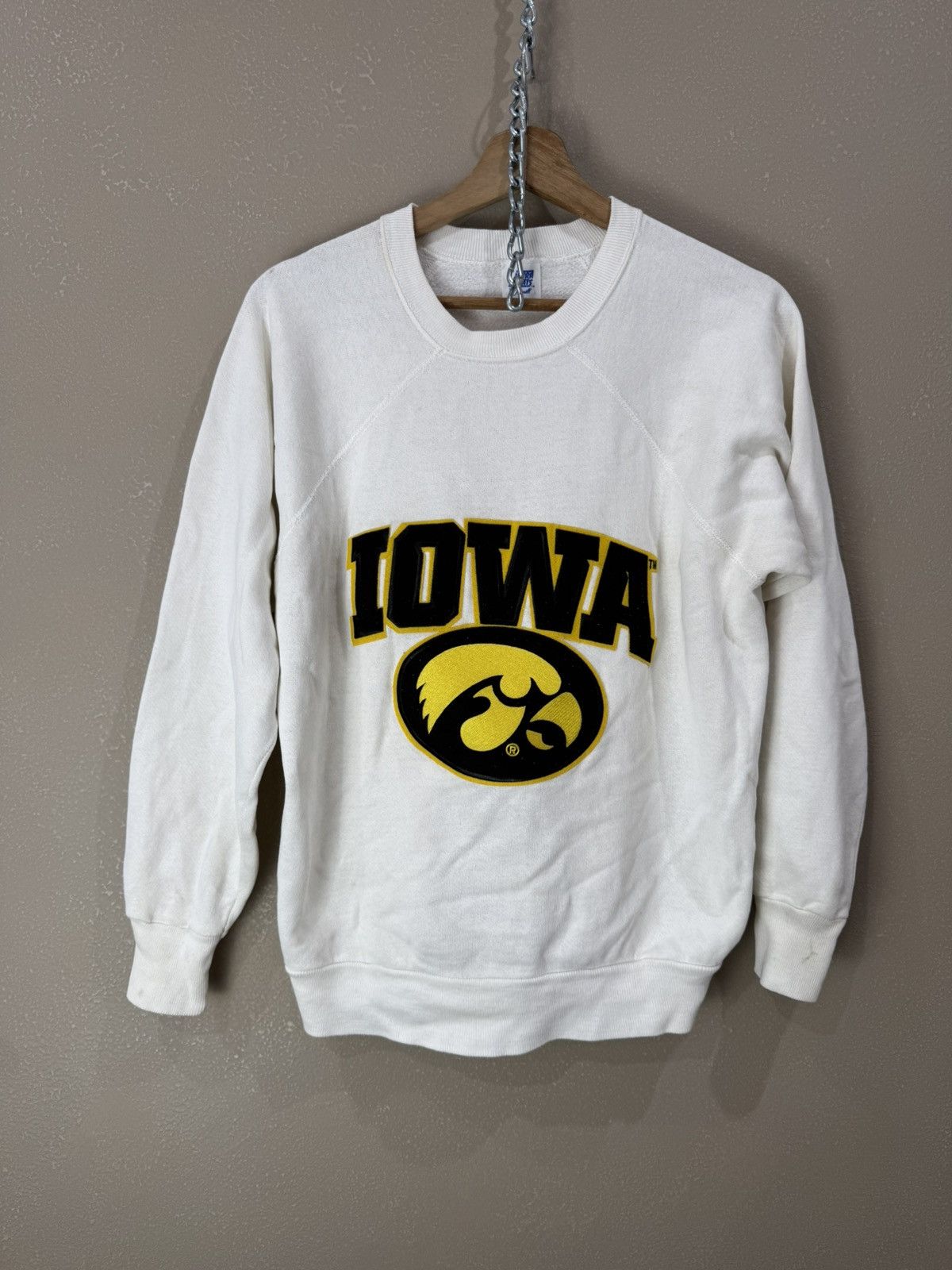 Vintage Vintage 80s Iowa Hawkeyes NCAA Crewneck Size US M / EU 48-50 / 2 - 1 Thumbnail