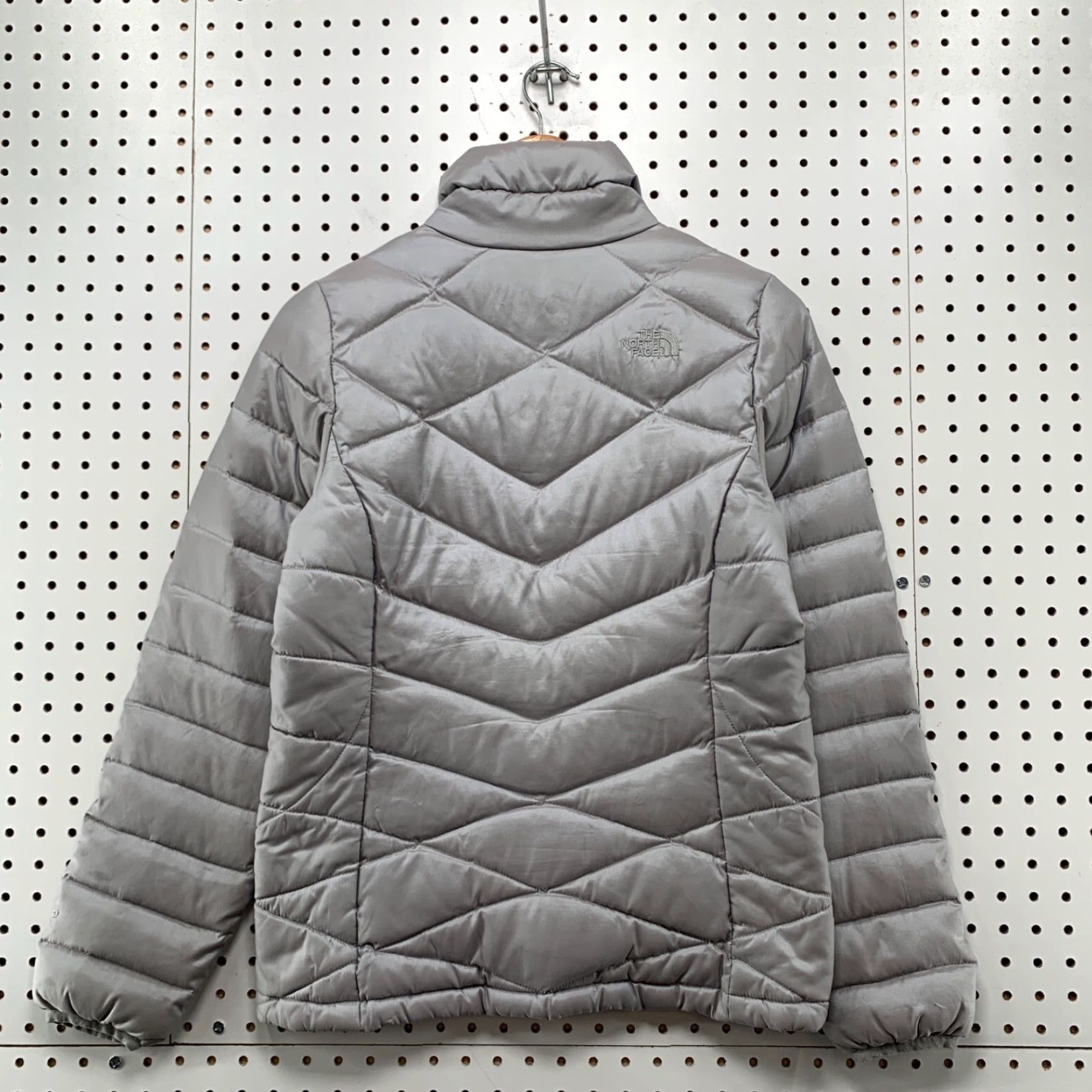The North Face North Face 550 Down Quilted Puffer Jacket Womens Small Gray NM 18.5x23.5 Size S / US 4 / IT 40 - 2 Thumbnail
