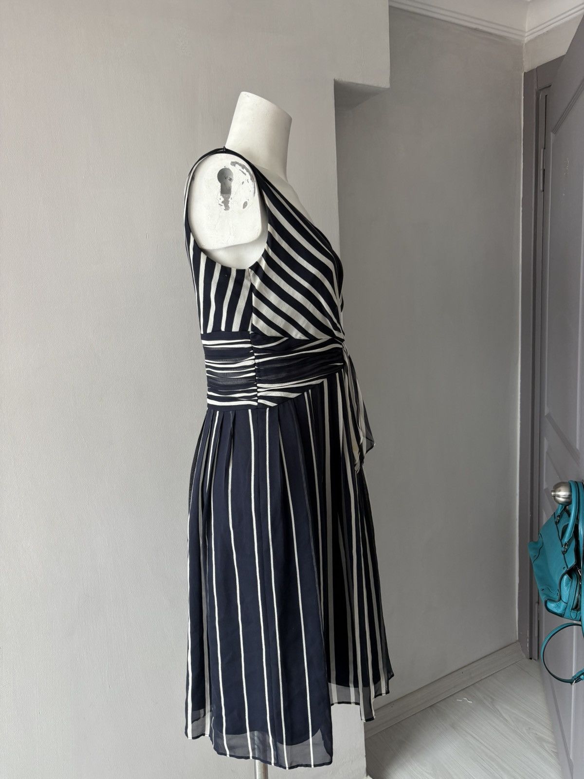 Ann Taylor Ann taylor silk dress Size L / US 10 / IT 46 - 12 Thumbnail