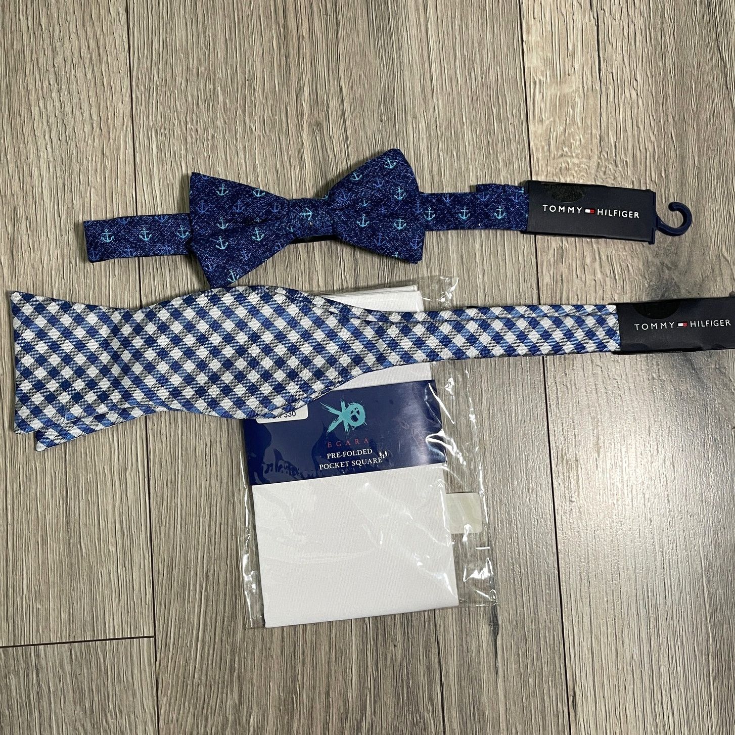 Tommy Hilfiger 3pc 2 Tommy Hilfiger Linen Bow Ties 1 Egara Pocket Square Size ONE SIZE - 1 Thumbnail