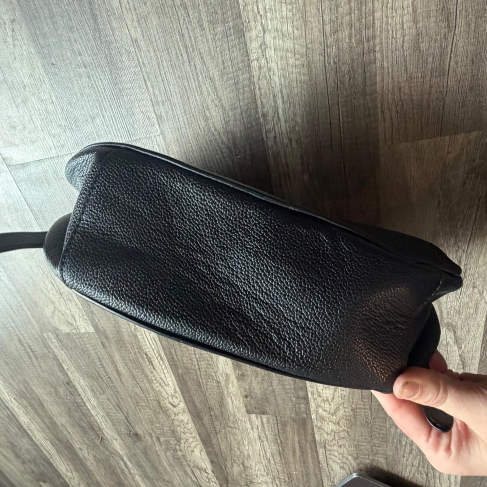Michael Kors Michael Kors Black Pebbled Leather shoulder Crossbody Size ONE SIZE - 6 Thumbnail