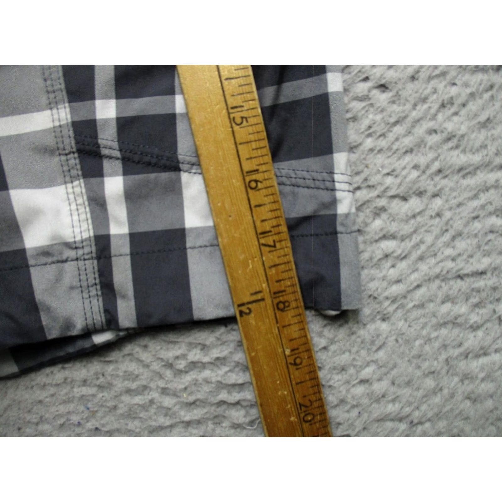 Lululemon Lululemon Shorts Womens 4 Gray Plaid Elastic Waist Quick Dry Swim Board Size 27" / US 4 / IT 40 - 5 Thumbnail