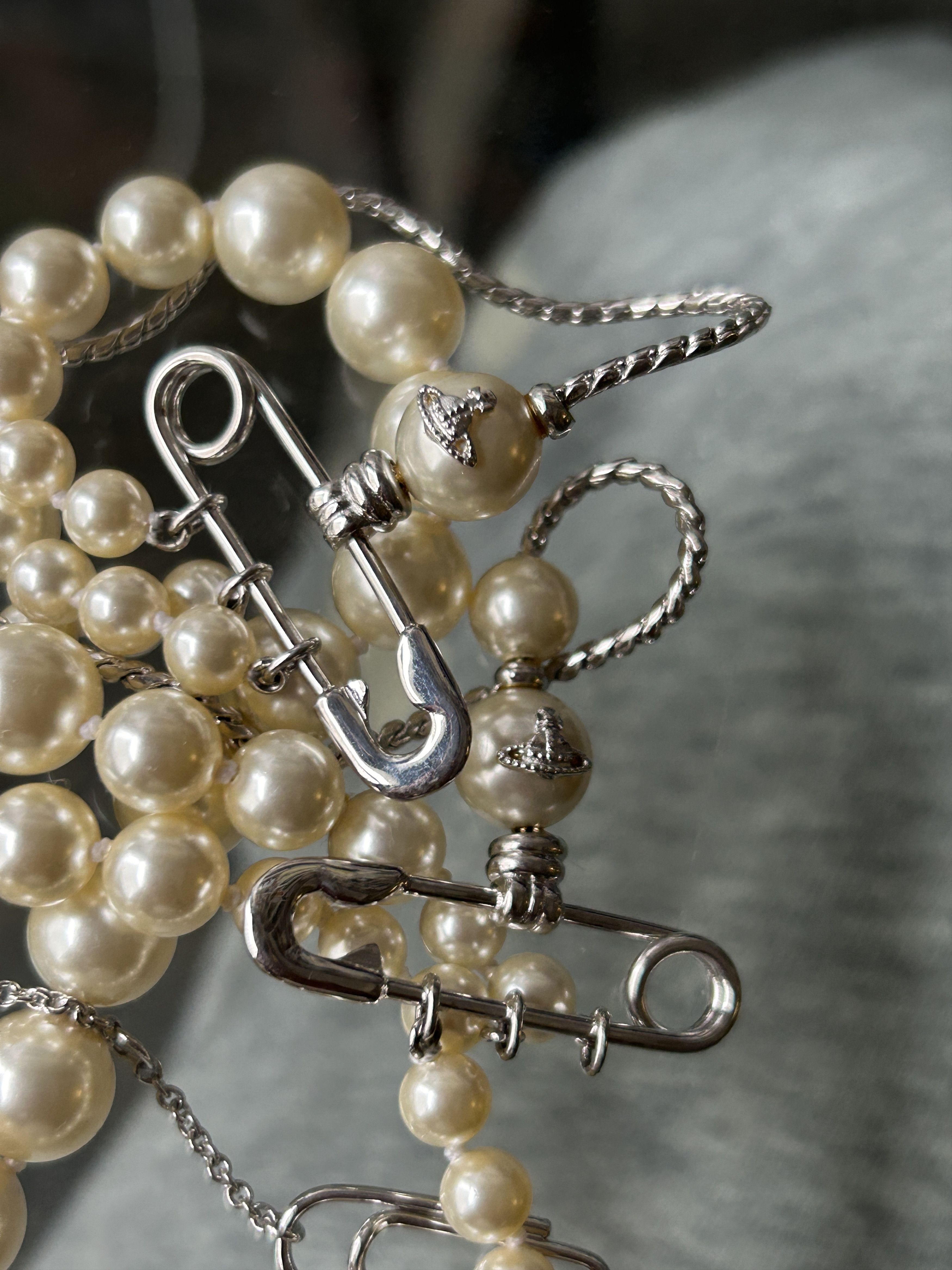 Vivienne Westwood Epic 3 row Pearl necklace w/ paper clip / safety pin & orb Size ONE SIZE - 11 Thumbnail