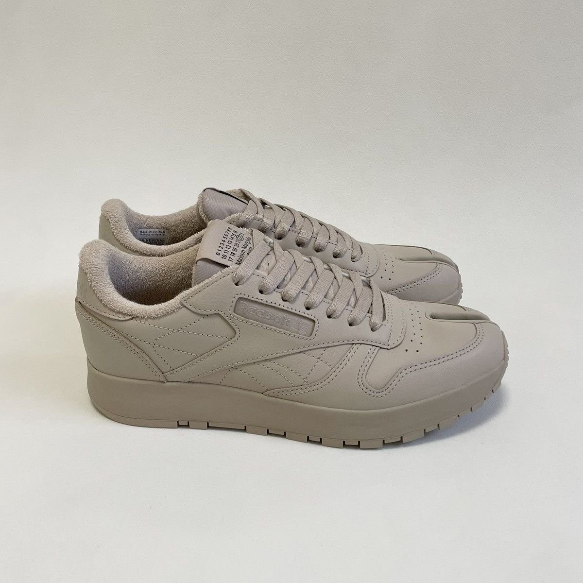 Maison Margiela × Reebok Beige Leather ‘Project 0 CL’ Tabi Sneakers Size US 10 / IT 40 - 2 Thumbnail