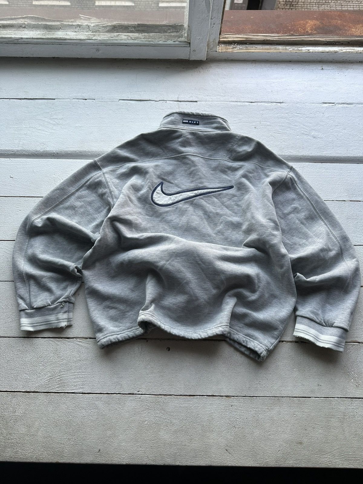 Vintage 🚨90s Nike Big Logo Swoosh Gray Oversized Sweatshirt y2k rare Size US S / EU 44-46 / 1 - 1 Thumbnail