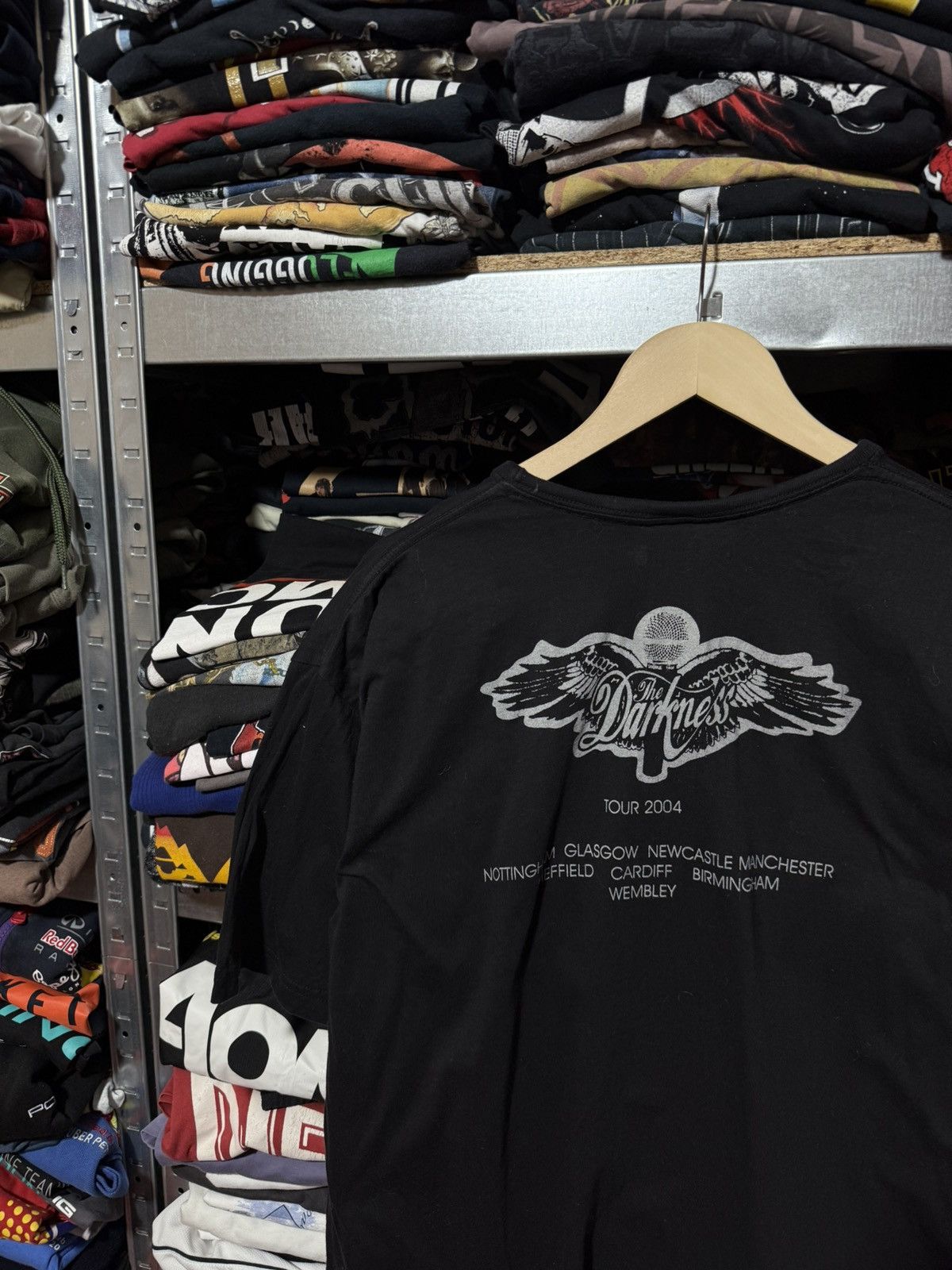 Vintage Vintage The Darkness Tour 2004 Rock Band Retro T-Shirt Size US XL / EU 56 / 4 - 4 Thumbnail