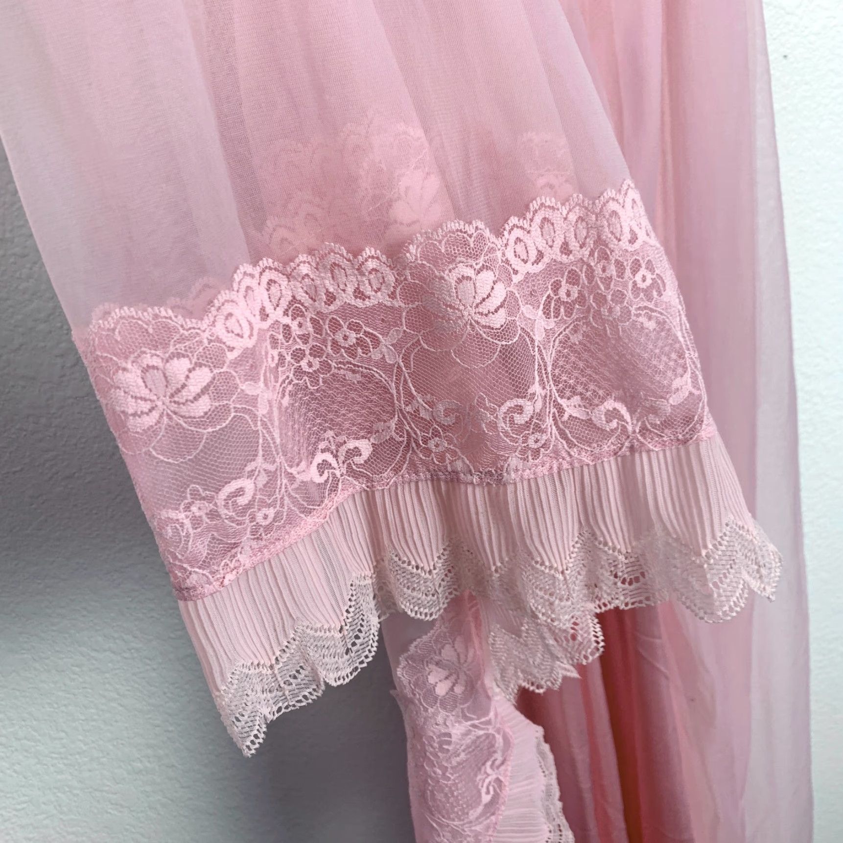 Vintage Vintage Jenelle of California Pink Sheer Nightgown Chiffon Nylon Tricot Robe Set Pink Nightgown Robe 1960s XS? No size N/A M 1960s Womens Girls Size ONE SIZE - 3 Thumbnail