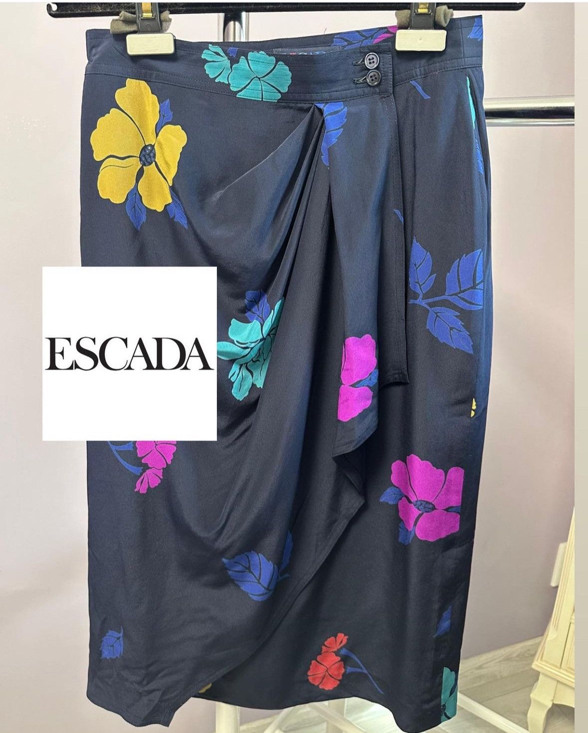 Escada Escada Flowers motif Skirt silk Size 26" / US 2 / IT 38 - 1 Thumbnail