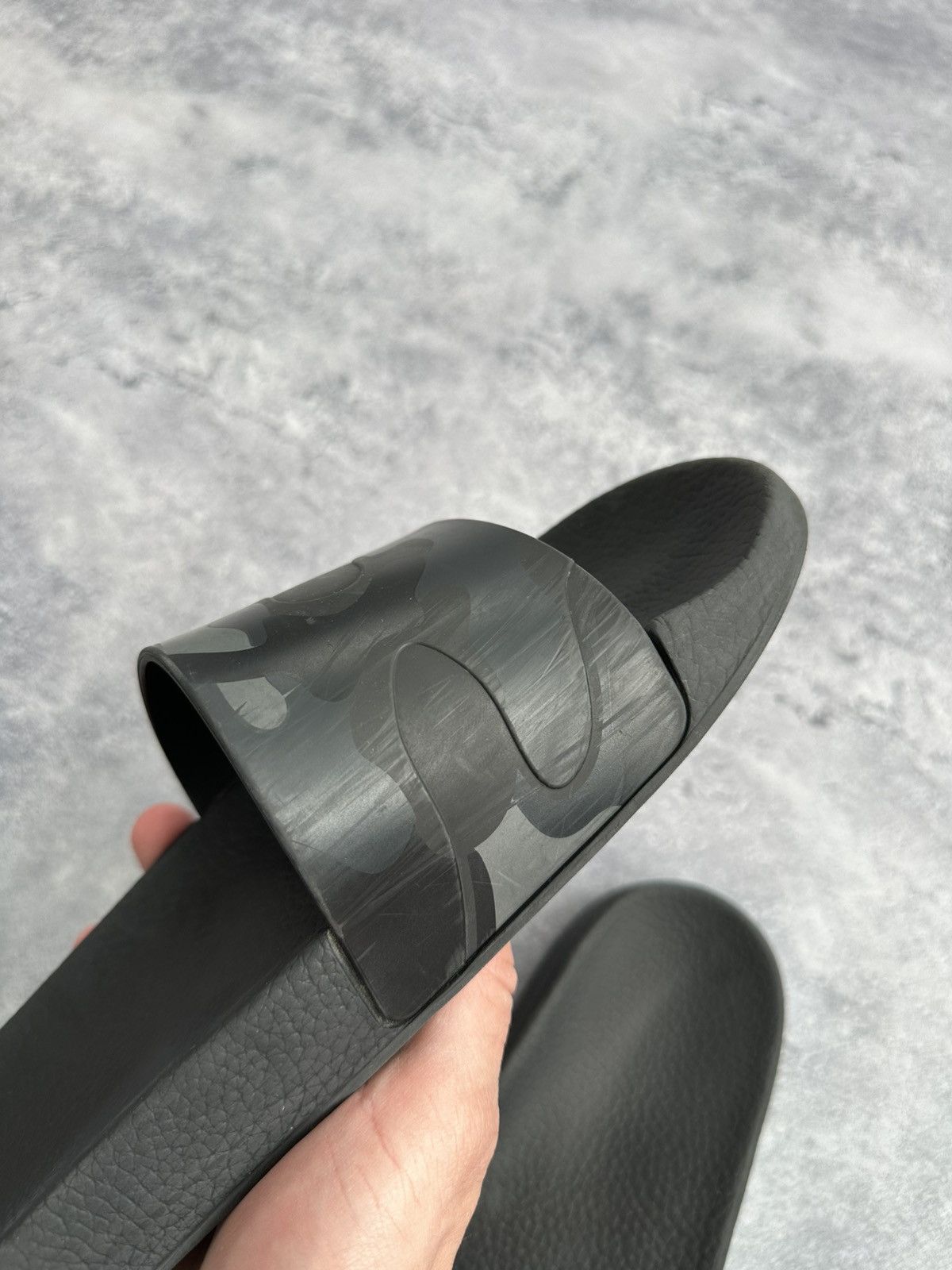 Valentino Valentino Garavani Black Camo Rubber Sliders Slip Ons Size US 10 / EU 43 - 17 Thumbnail