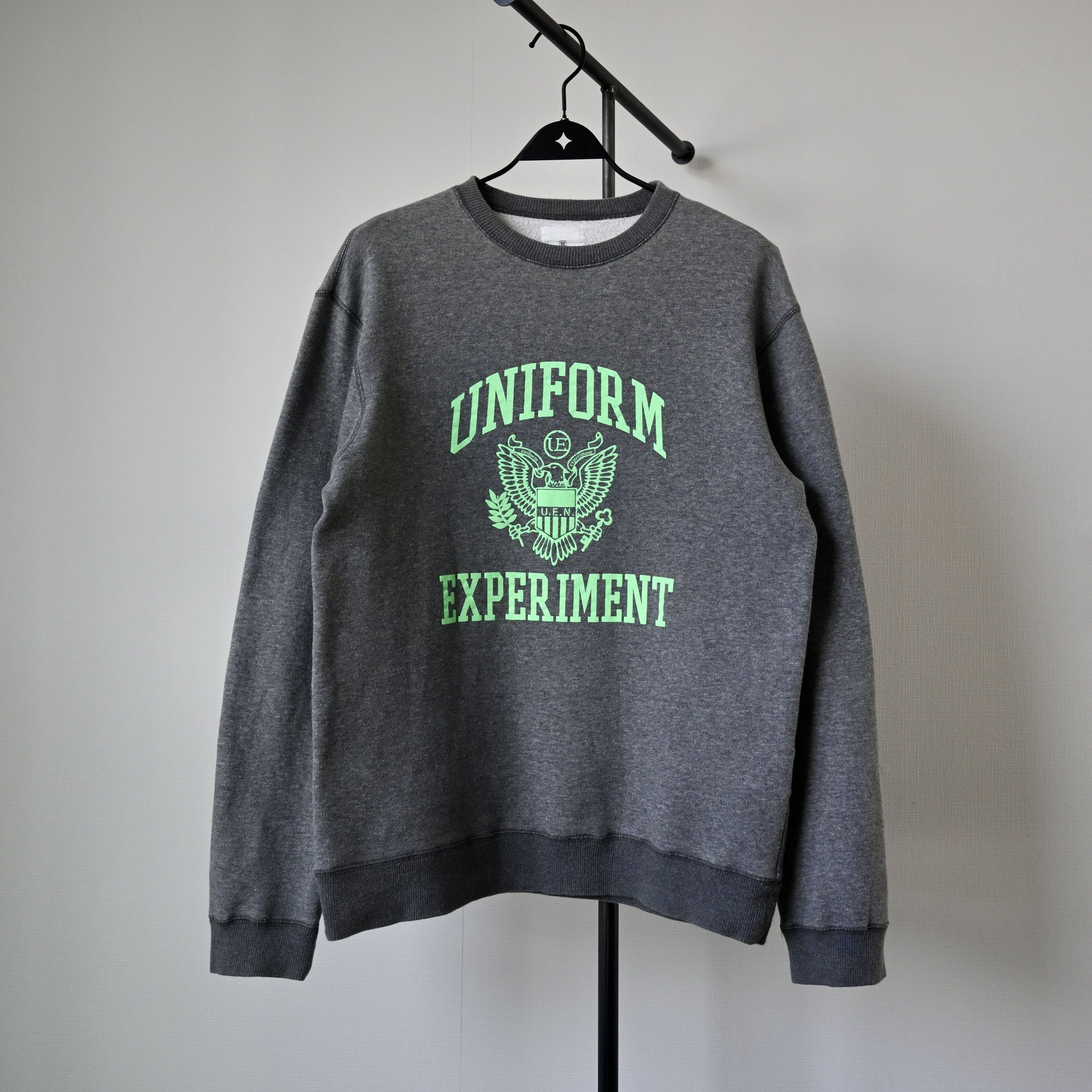 uniform experiment Uniform Experiment script crewneck sweatshirt, made in Japan Size US L / EU 52-54 / 3 - 1 Thumbnail