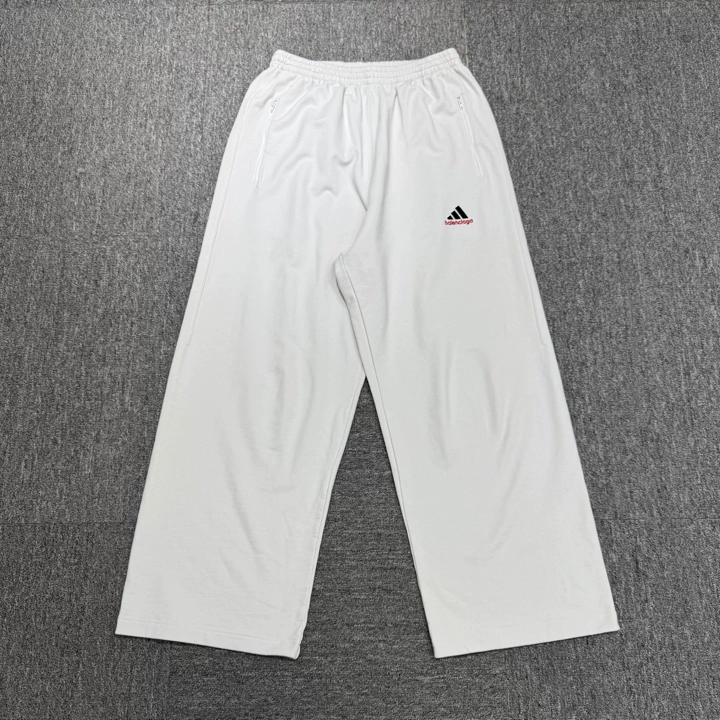 Balenciaga Balenciaga Adidas Collaboration White Sweatpants Size US 27 - 1 Thumbnail