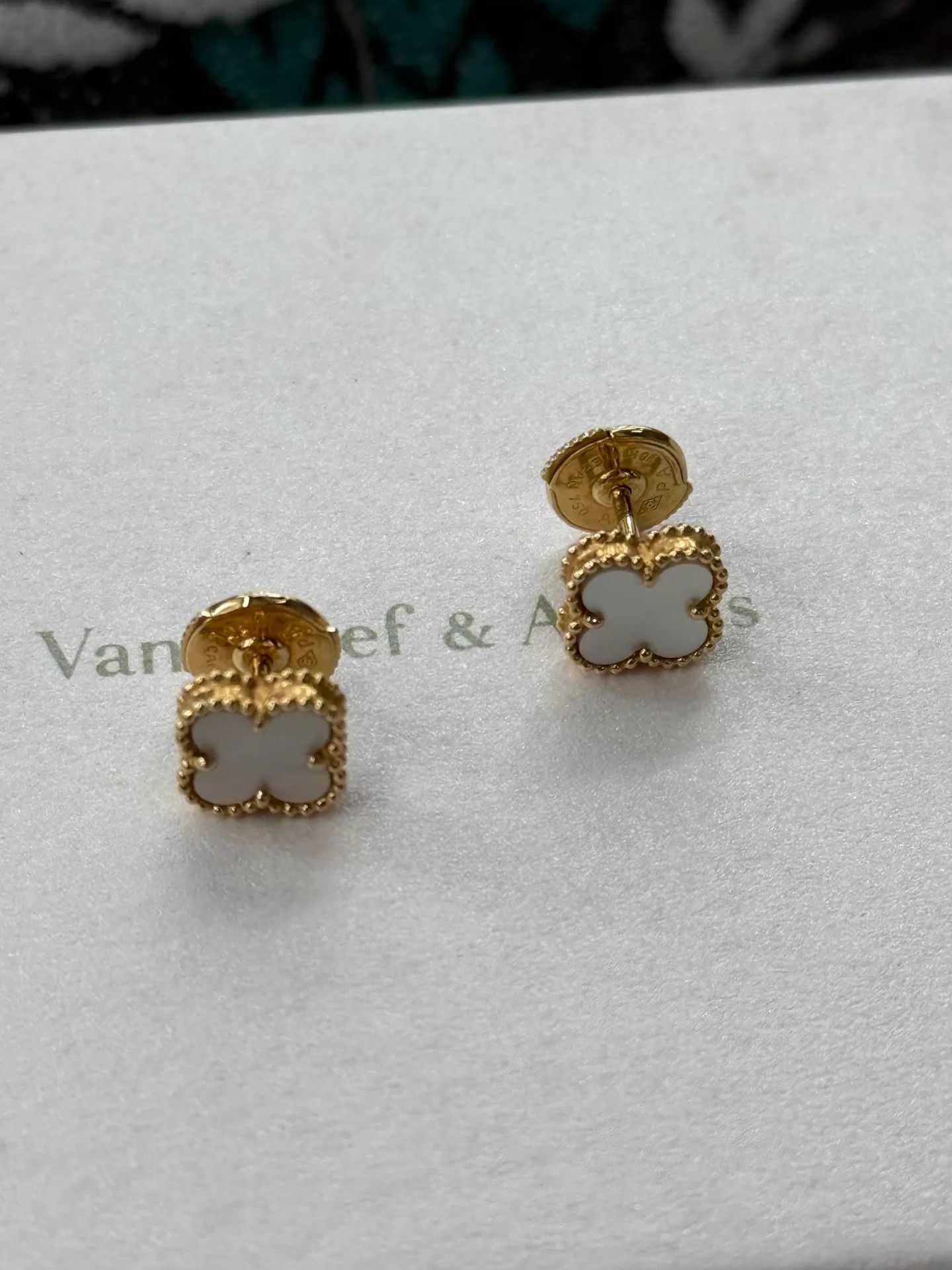 Van Cleef & Arpels VCA Alhambra White MOP Small Earrings Box Size ONE SIZE - 3 Thumbnail