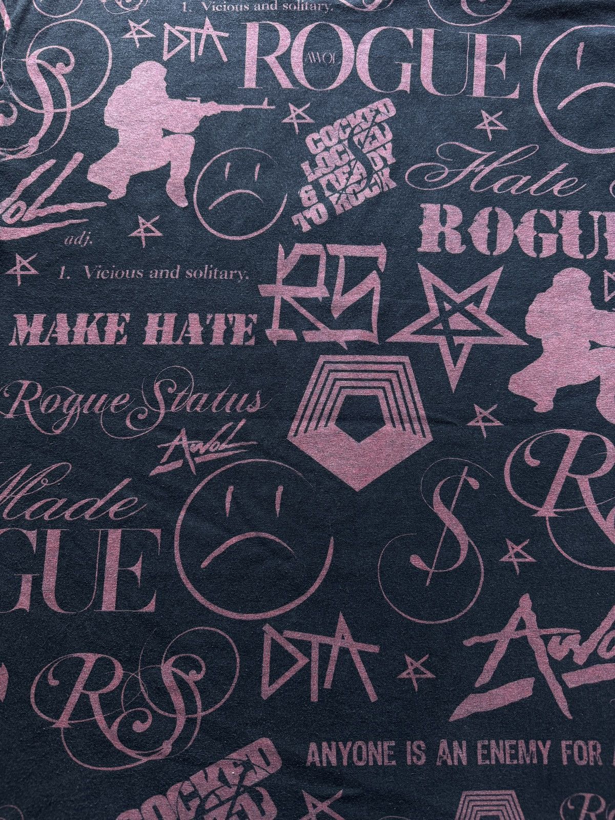 Rogue Status Vintage 2000s Rogue Status Gun show All Logo AOP y2k tee Size US M / EU 48-50 / 2 - 3 Thumbnail