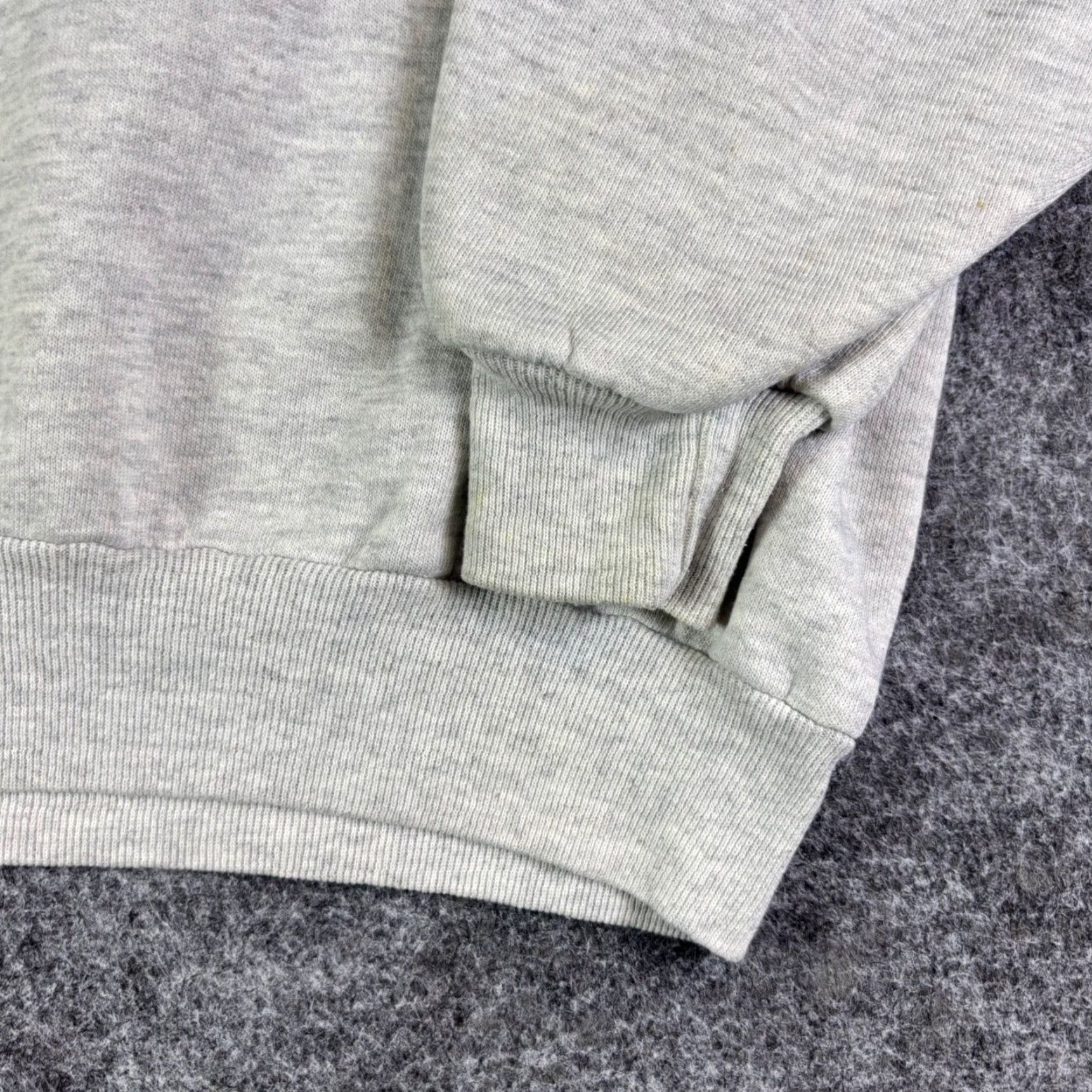 Jerzees VINTAGE Jerzees 90s It's A Man Thing TV Remote Graphic Sweatshirt XL Size US XL / EU 56 / 4 - 7 Thumbnail