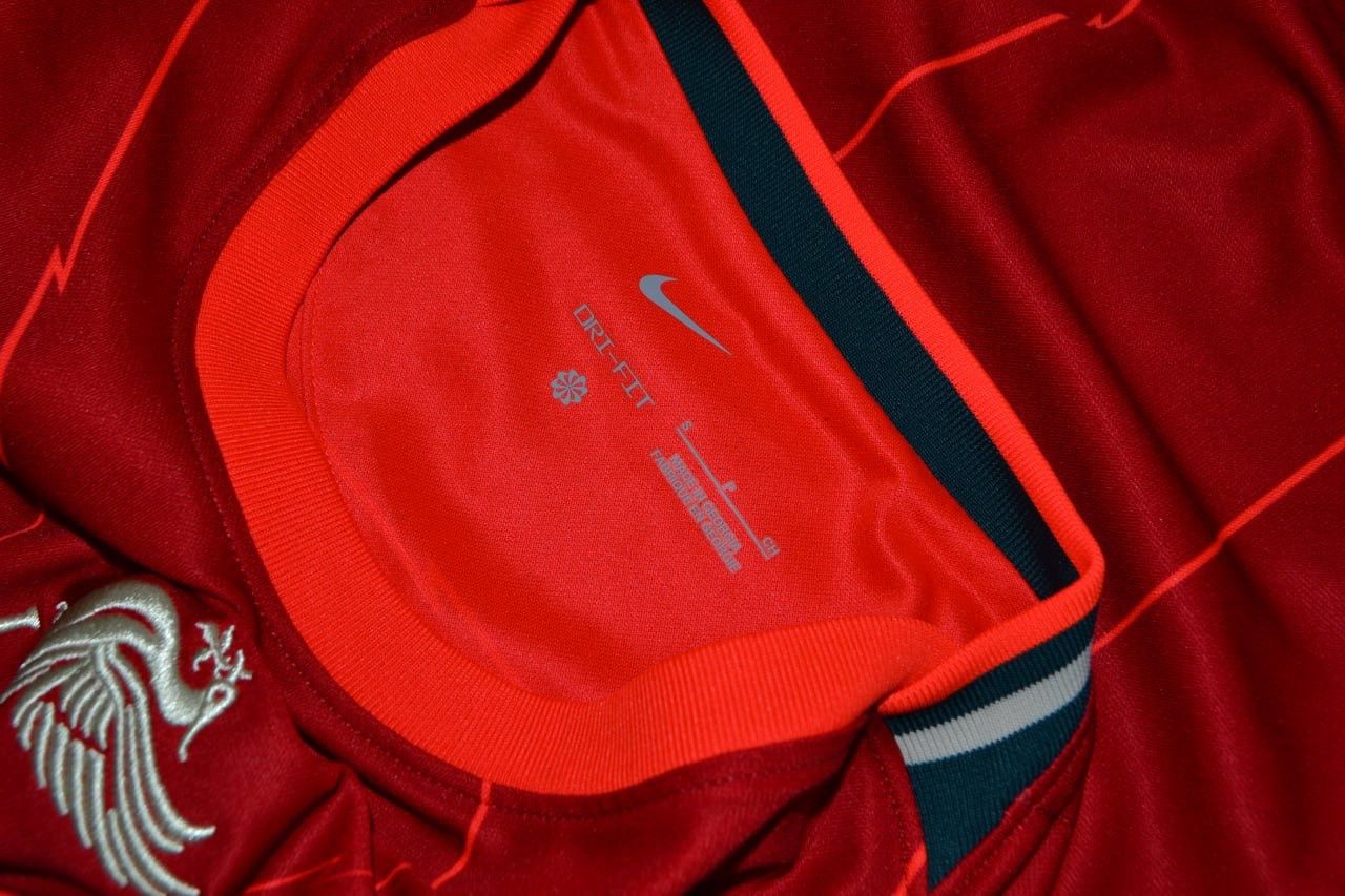 Nike LIVERPOOL HOME SHIRT FOOTBALL SOCCER JERSEY NIKE Size S Size US S / EU 44-46 / 1 - 10 Thumbnail