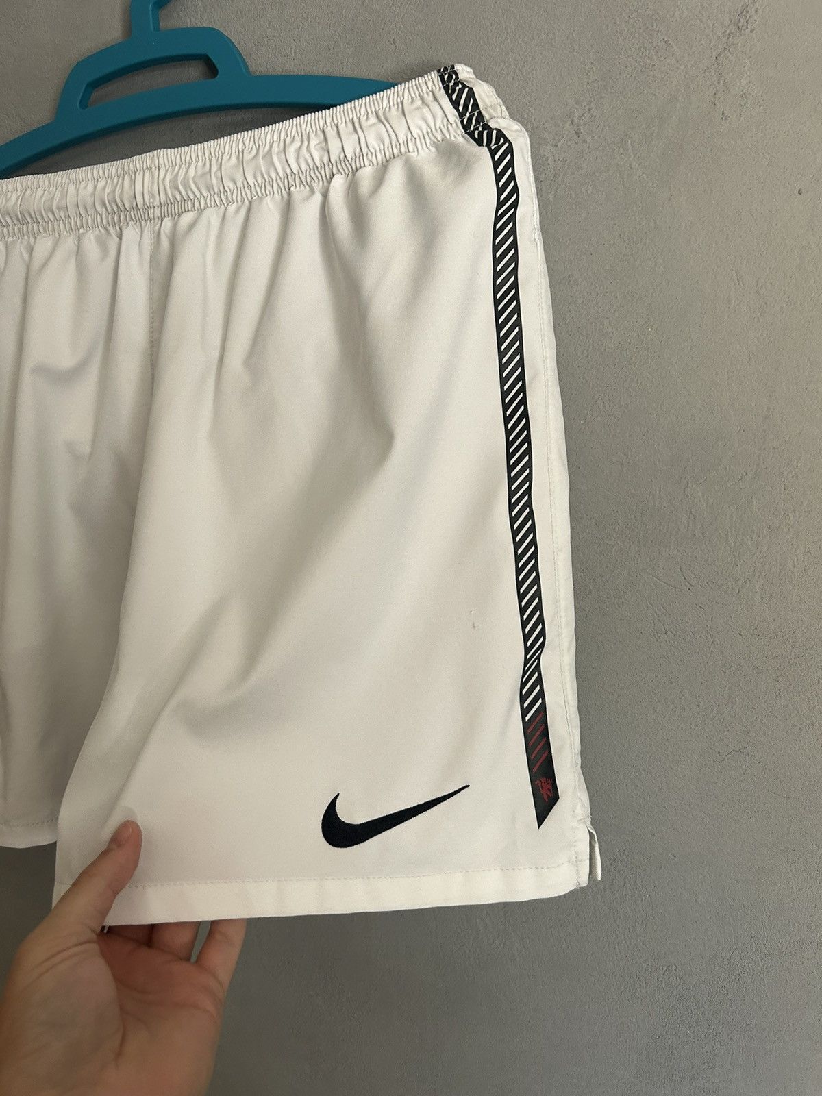 Nike Vintage Manchester United short Size US 32 / EU 48 - 2 Thumbnail