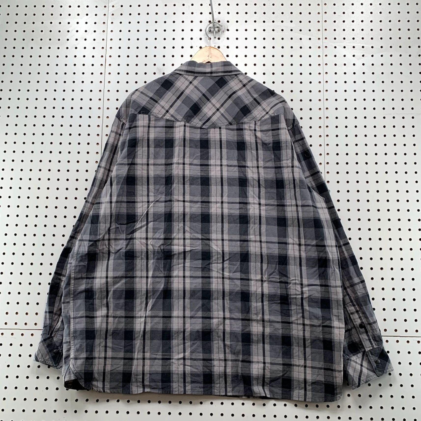 Vintage 5.11 Tactical Plaid Shirt Mens 2XL Gray Plaid Long Sleeve Rapid Entry Shirt Mens 2XL Gray Plaid Long Sleeve Button-Up Casual Workwear Mens Size US XXL / EU 58 / 5 - 2 Thumbnail