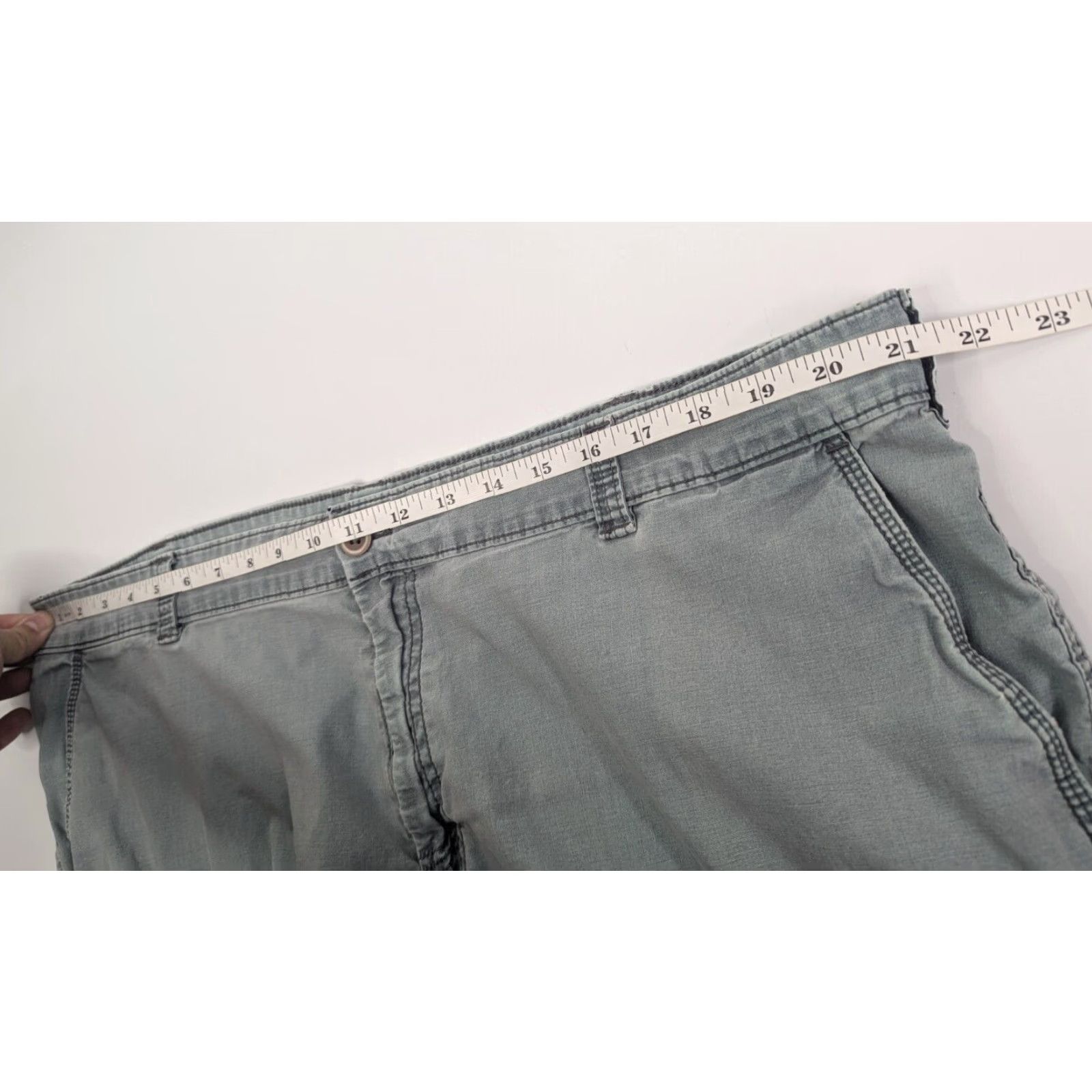 Izod VINTAGE IZOD Saltwater Cargo Shorts Men 42 Gray Green Stretch Outdoors Hiking Distressed Size US 42 / EU 58 - 6 Thumbnail