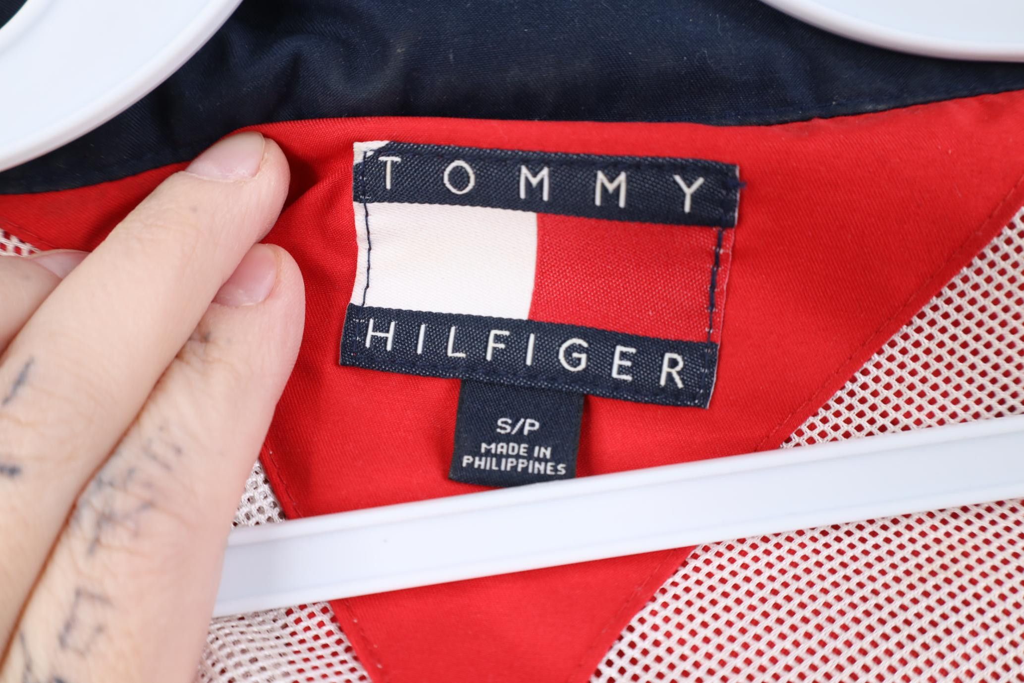 Tommy Hilfiger Vintage 90s Y2K Tommy Hilfiger Spell Out Hooded Jacket Size US S / EU 44-46 / 1 - 17 Thumbnail