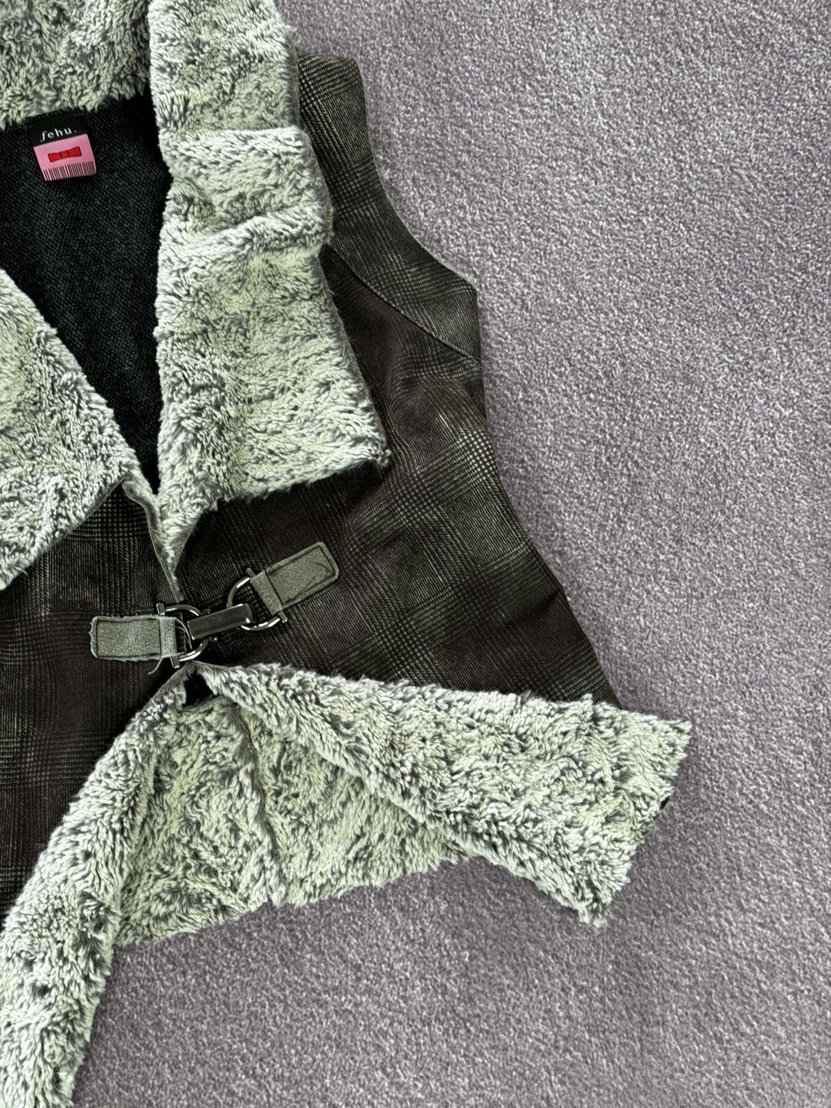 Japanese Brand Avant Garde Y2K Vintage Fuzzy Glam Vest Size M / US 6-8 / IT 42-44 - 7 Thumbnail