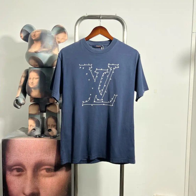 Louis Vuitton Louis Vuitton Men's Dark Blue Cotton T-Shirt 0089 Size US S / EU 44-46 / 1 - 1 Thumbnail