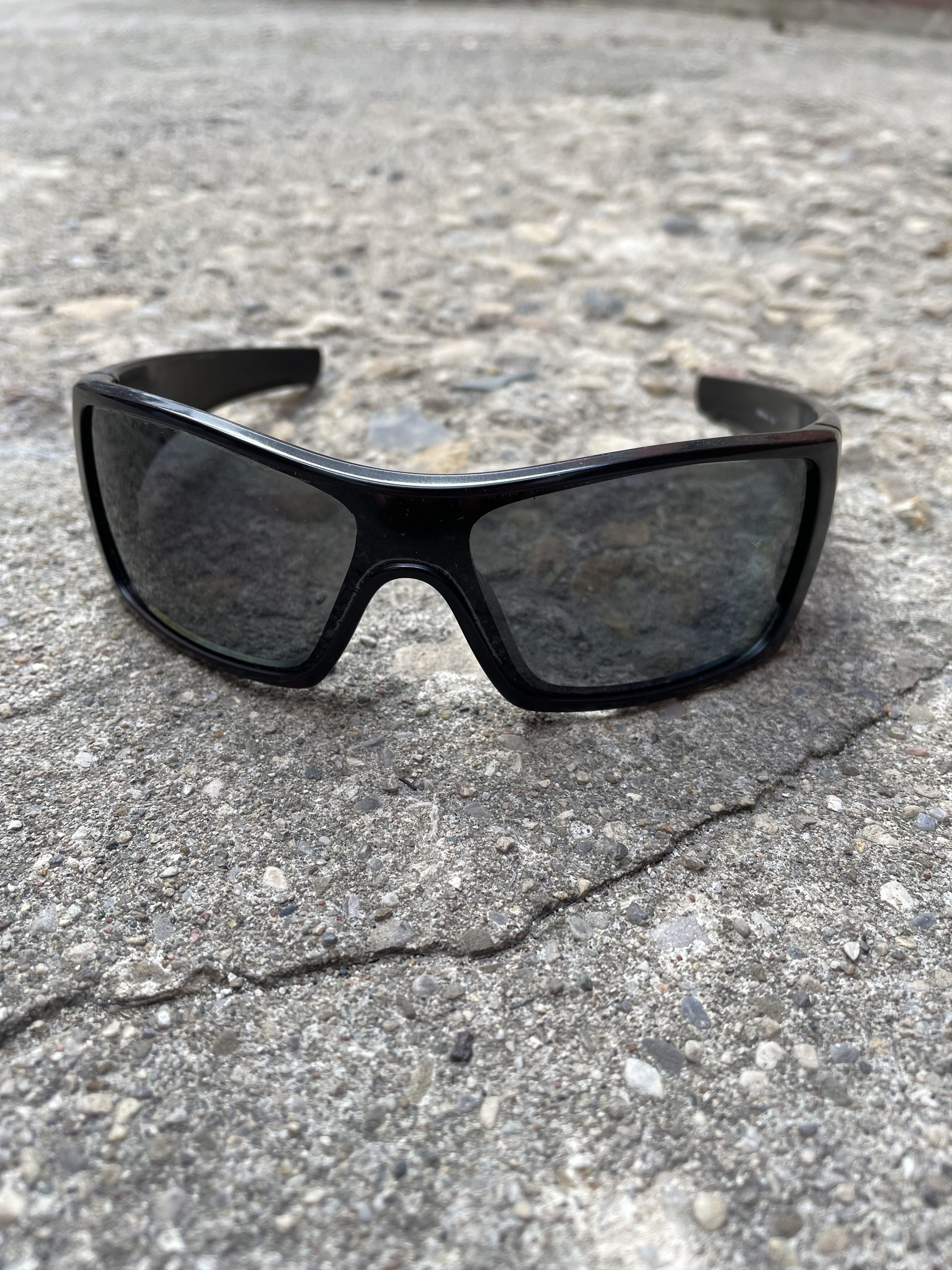 image of 2000's Oakley Batwolf Polarized Sunglasses Oo9101-04 in Black, Men's