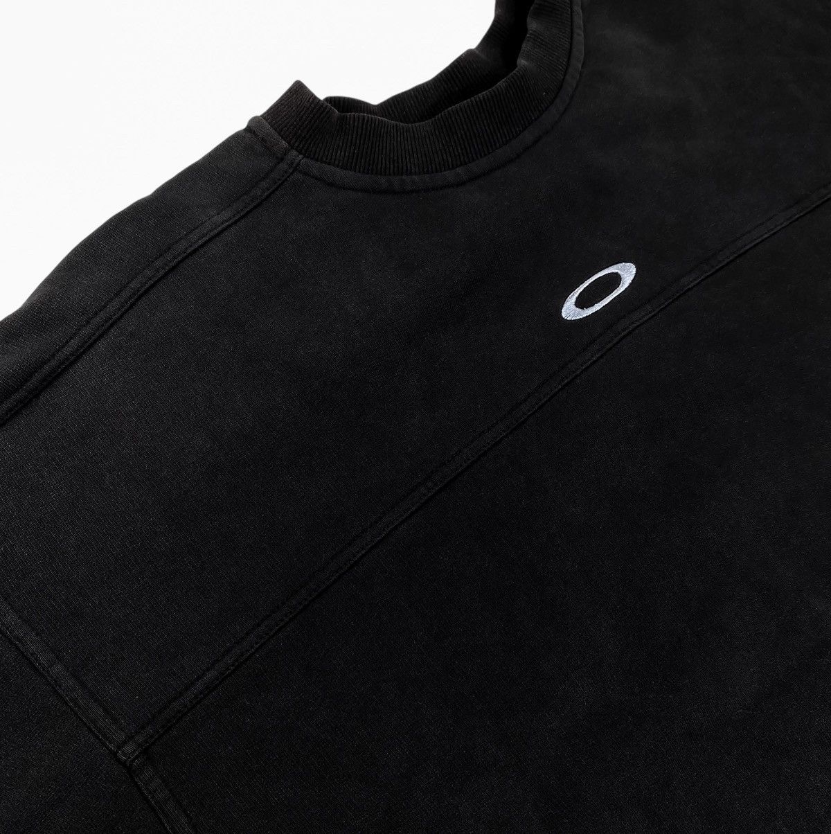 Oakley Vintage Y2K Oakley O Logo Embroidered Sweatshirt Size US XL / EU 56 / 4 - 2 Thumbnail