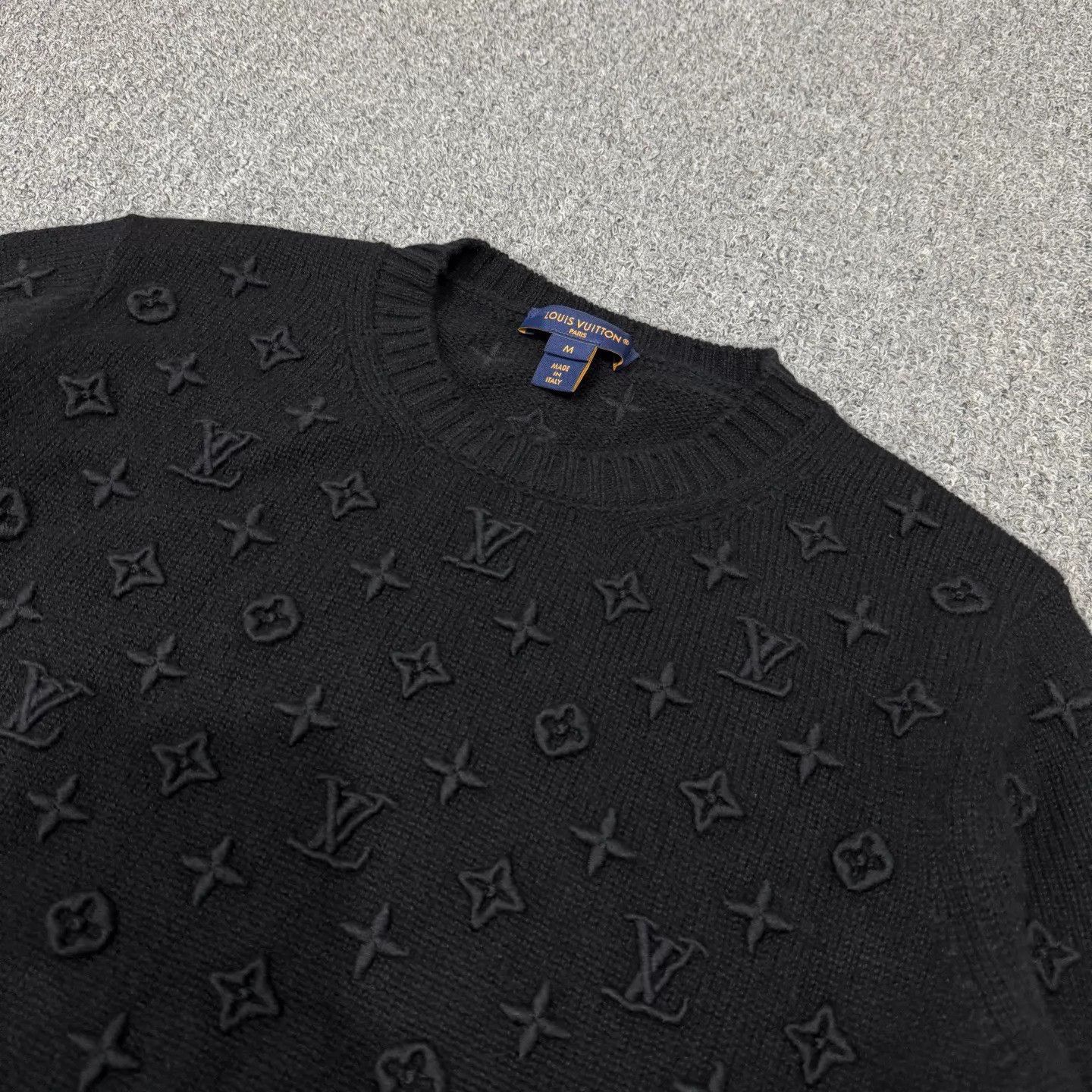 Louis Vuitton LV Black Full Print Embossed Logo Sweater M New With Tags Size M / US 6-8 / IT 42-44 - 4 Thumbnail