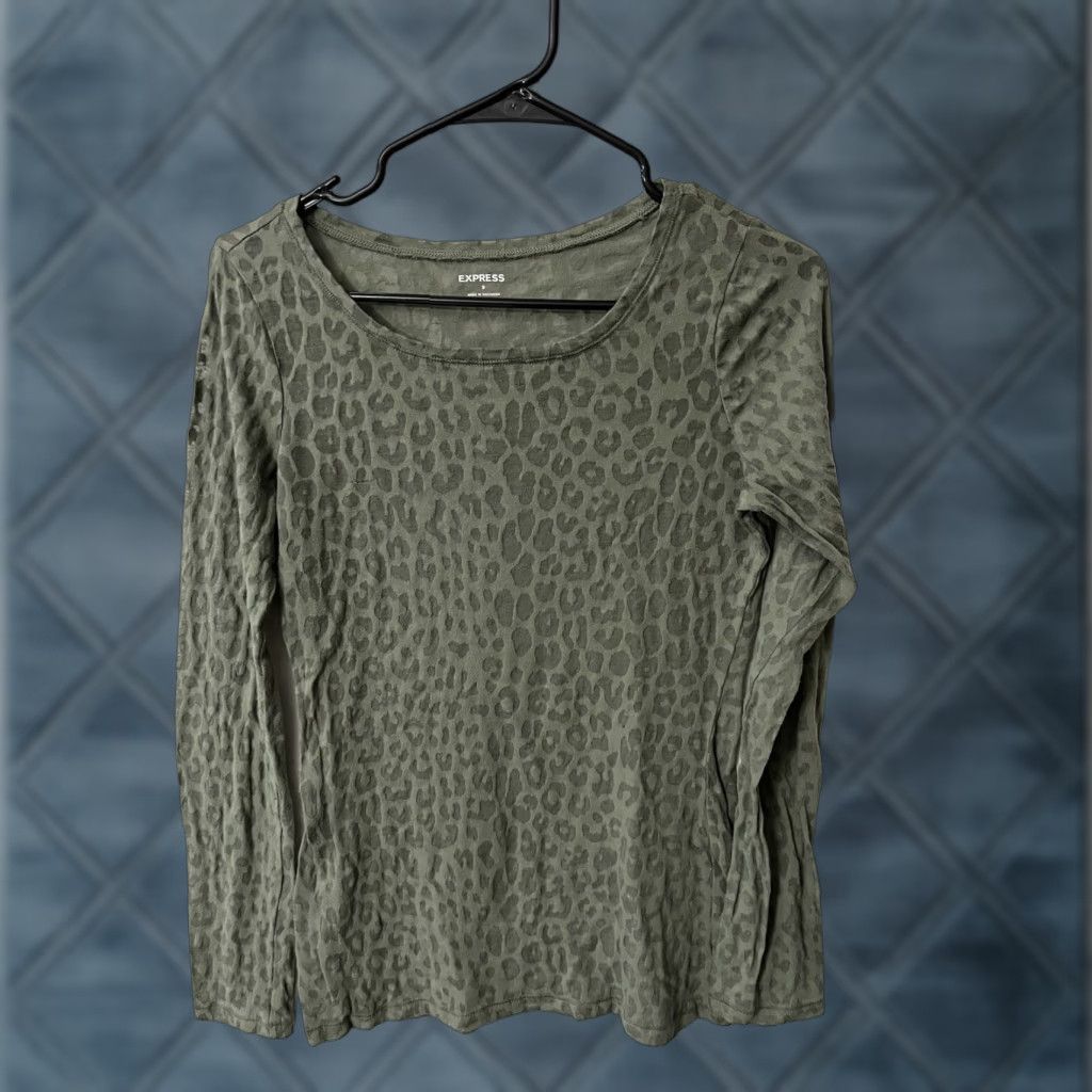 Express Express Women’s Green Animal Print Long Sleeve T-Shirt Sz S - Semi Sheer, Leopard Theme, Basic Style Size S / US 4 / IT 40 - 1 Thumbnail