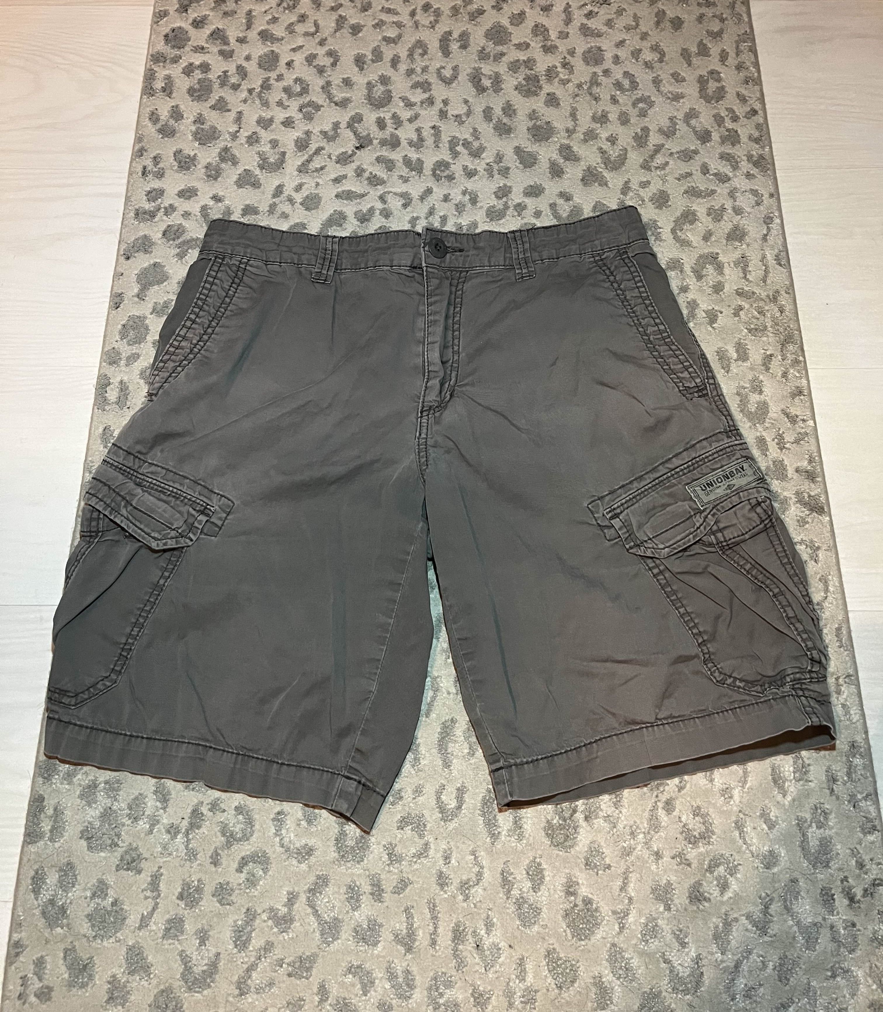 UNIONBAY × Vintage 2000’s Union Bay Gray Cargo Shorts Size US 32 / EU 48 - 1 Thumbnail